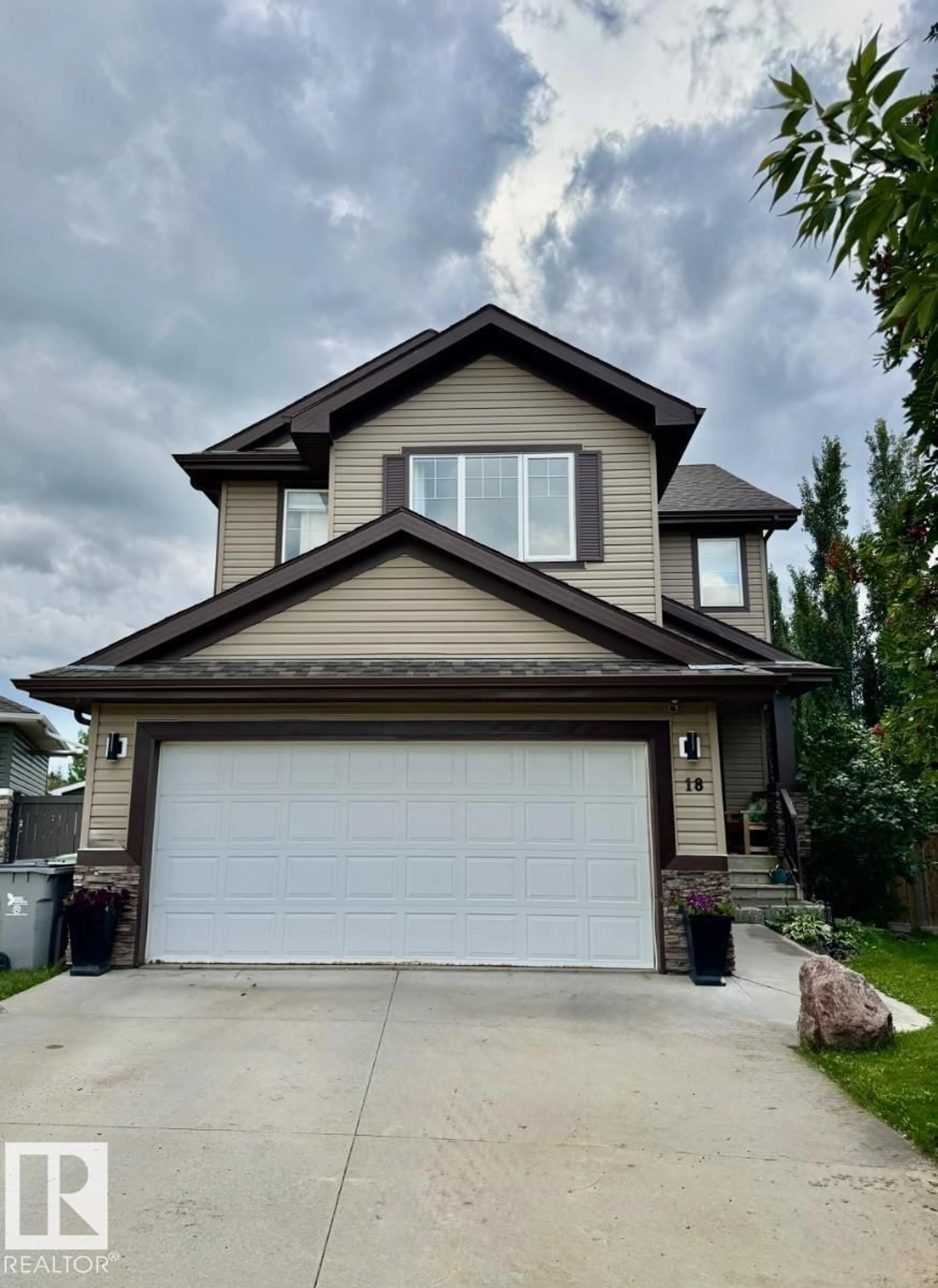 Home with vinyl exterior material, street for 18 BEDARD CO, Beaumont Alberta T4X0E5