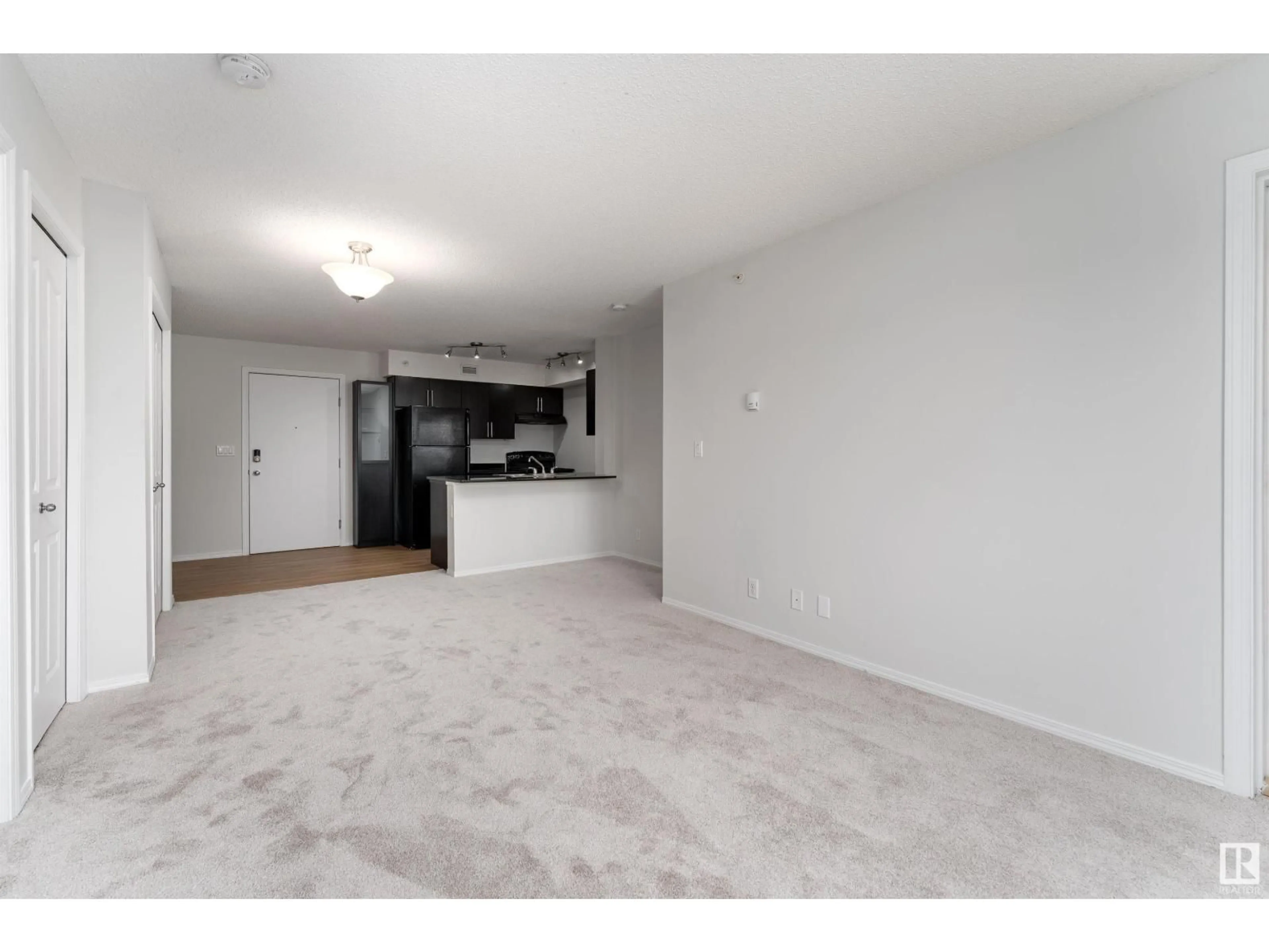 A pic of a room for #404 - 11820 22 AV, Edmonton Alberta T6W2A2