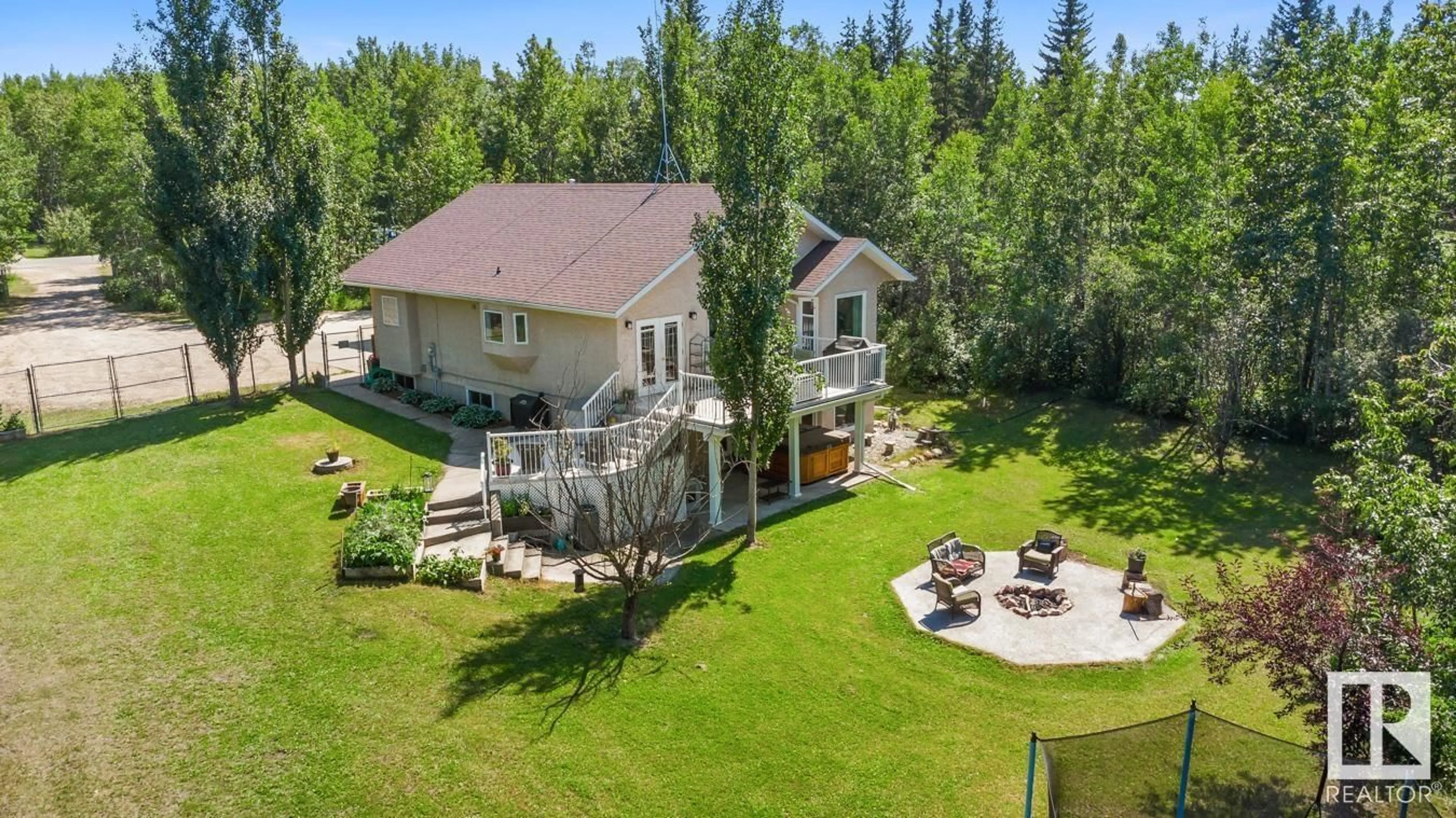 A pic from outside/outdoor area/front of a property/back of a property/a pic from drone, unknown for 51110 - 133 RGE ROAD 214 RGE ROAD, Rural Strathcona County Alberta T8E1G7