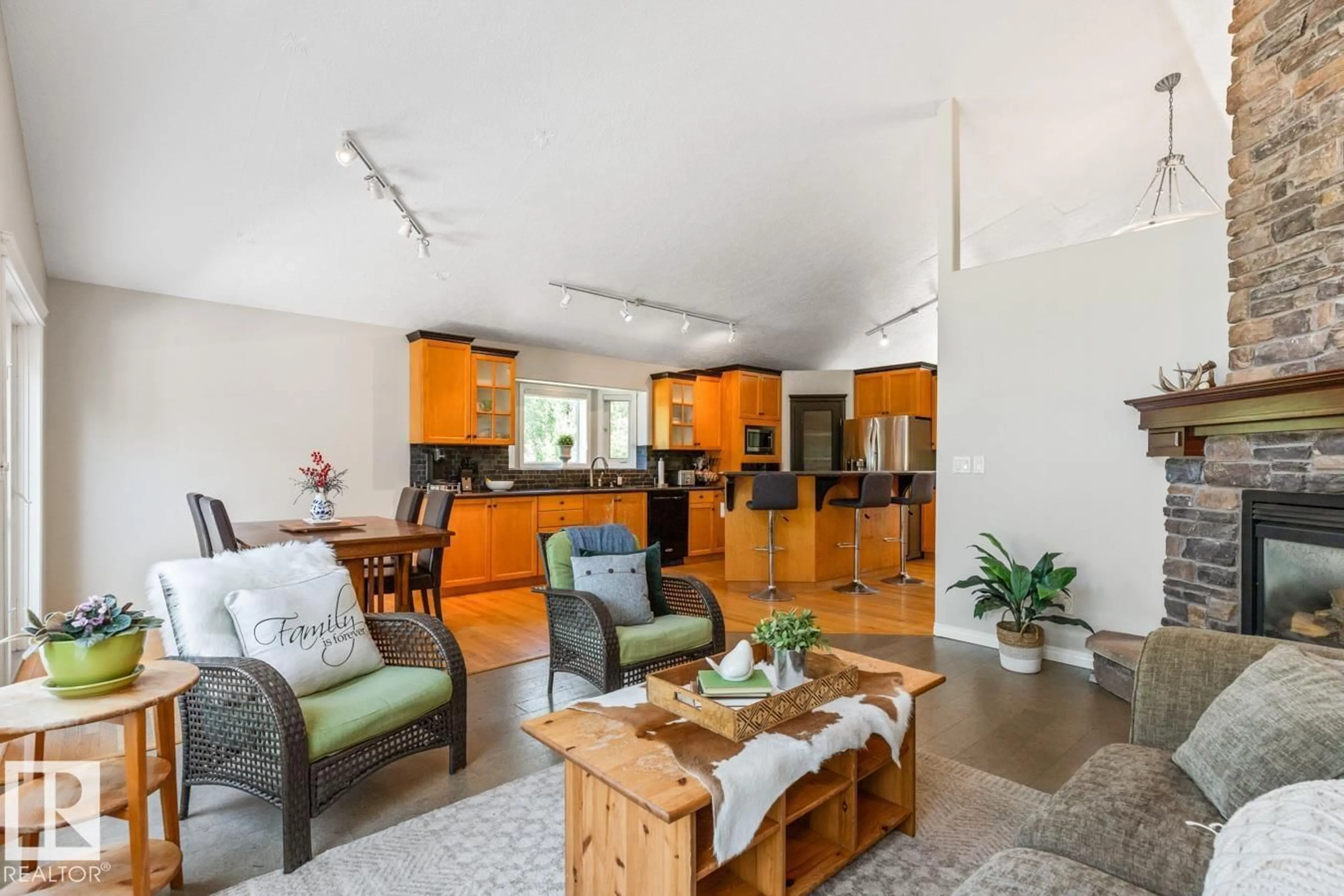 Open concept kitchen, unknown for 51110 - 133 RGE ROAD 214 RGE ROAD, Rural Strathcona County Alberta T8E1G7