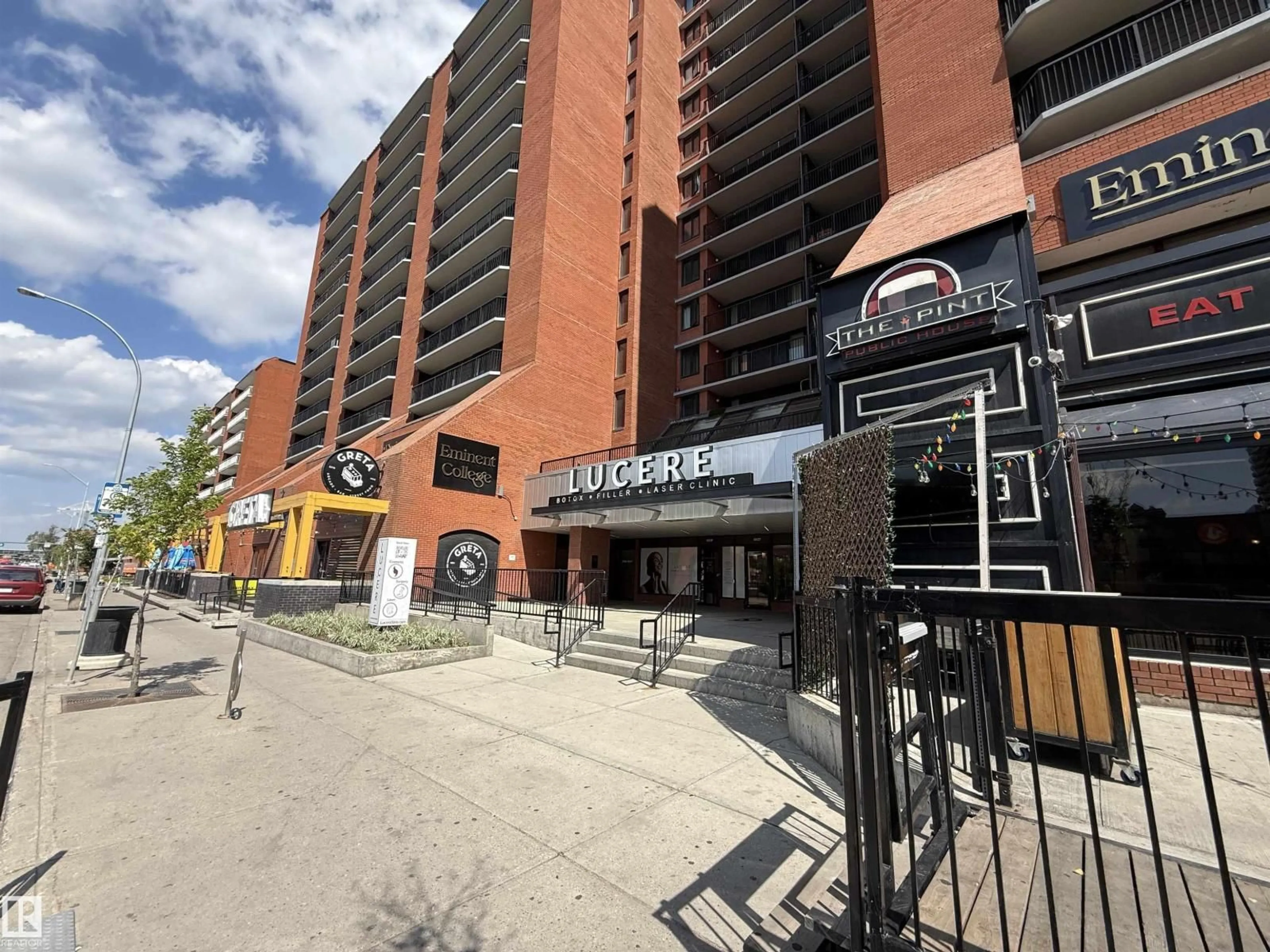 Indoor foyer for #409 - 10145 109 ST, Edmonton Alberta T5J3M5