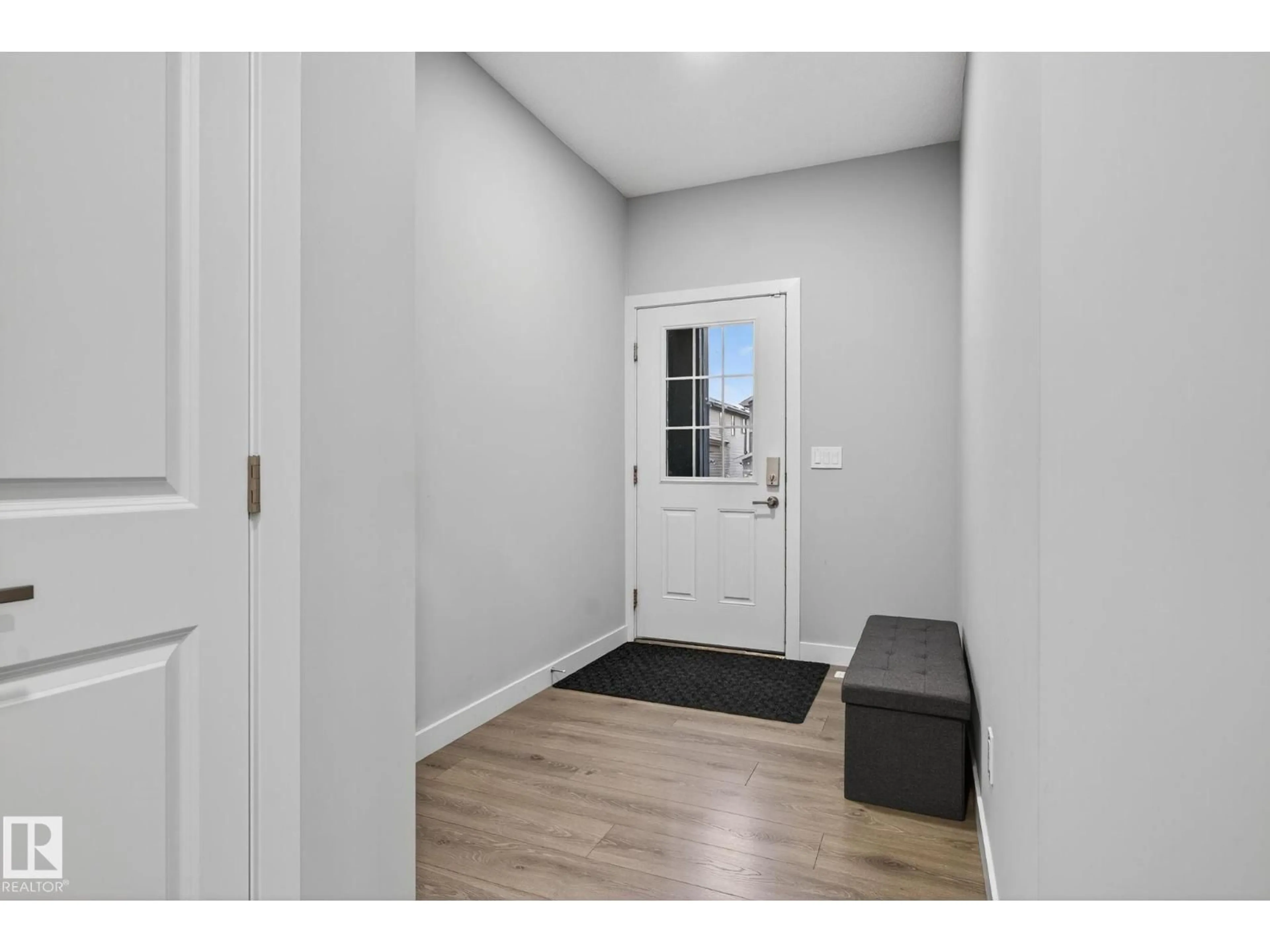 Indoor entryway for 22035 80 AV, Edmonton Alberta T5T7R6