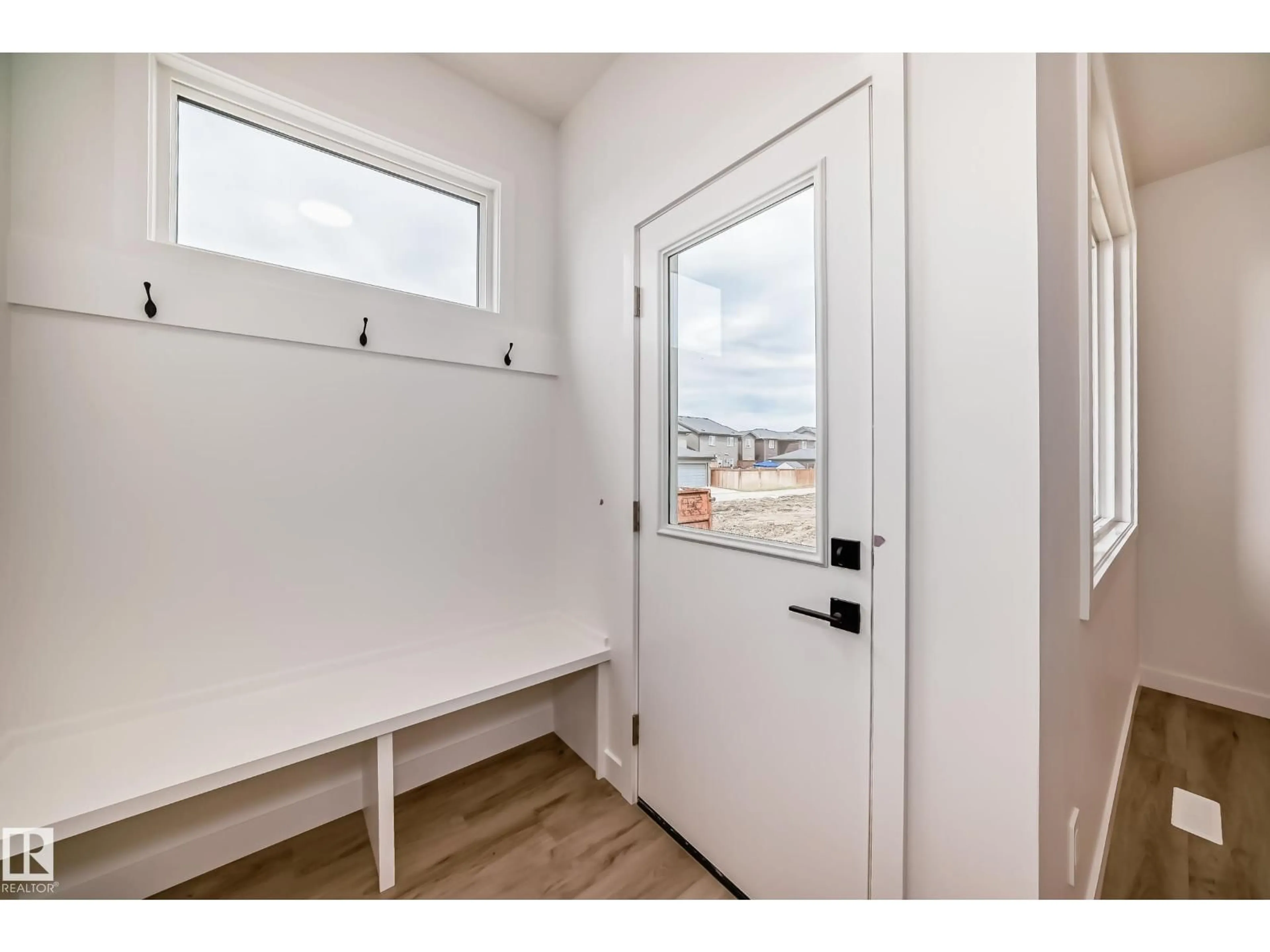 Indoor entryway for 1332 KESWICK DR, Edmonton Alberta T6W4V8