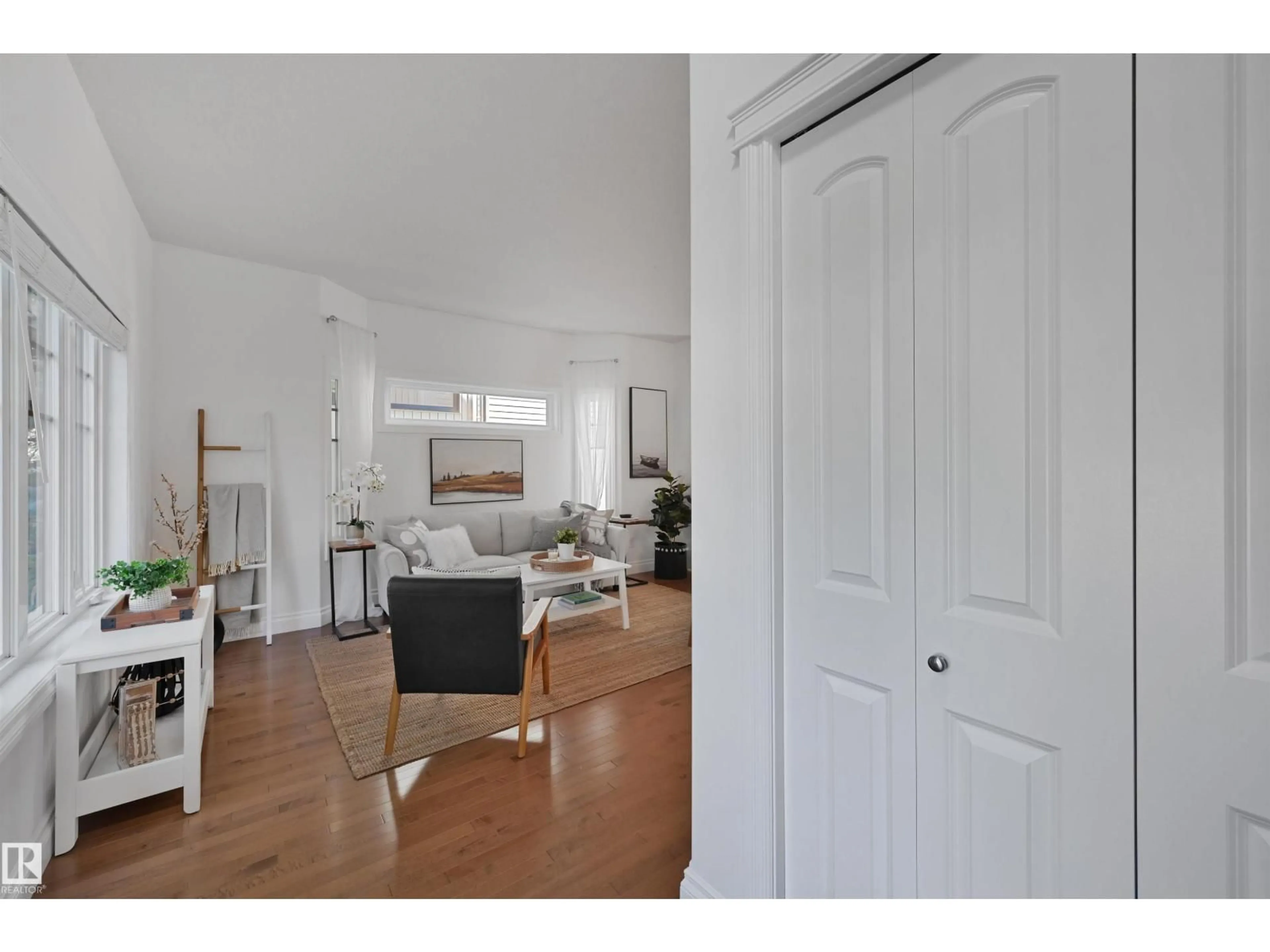 Indoor entryway for 4909 TERWILLEGAR CM, Edmonton Alberta T6R0P5