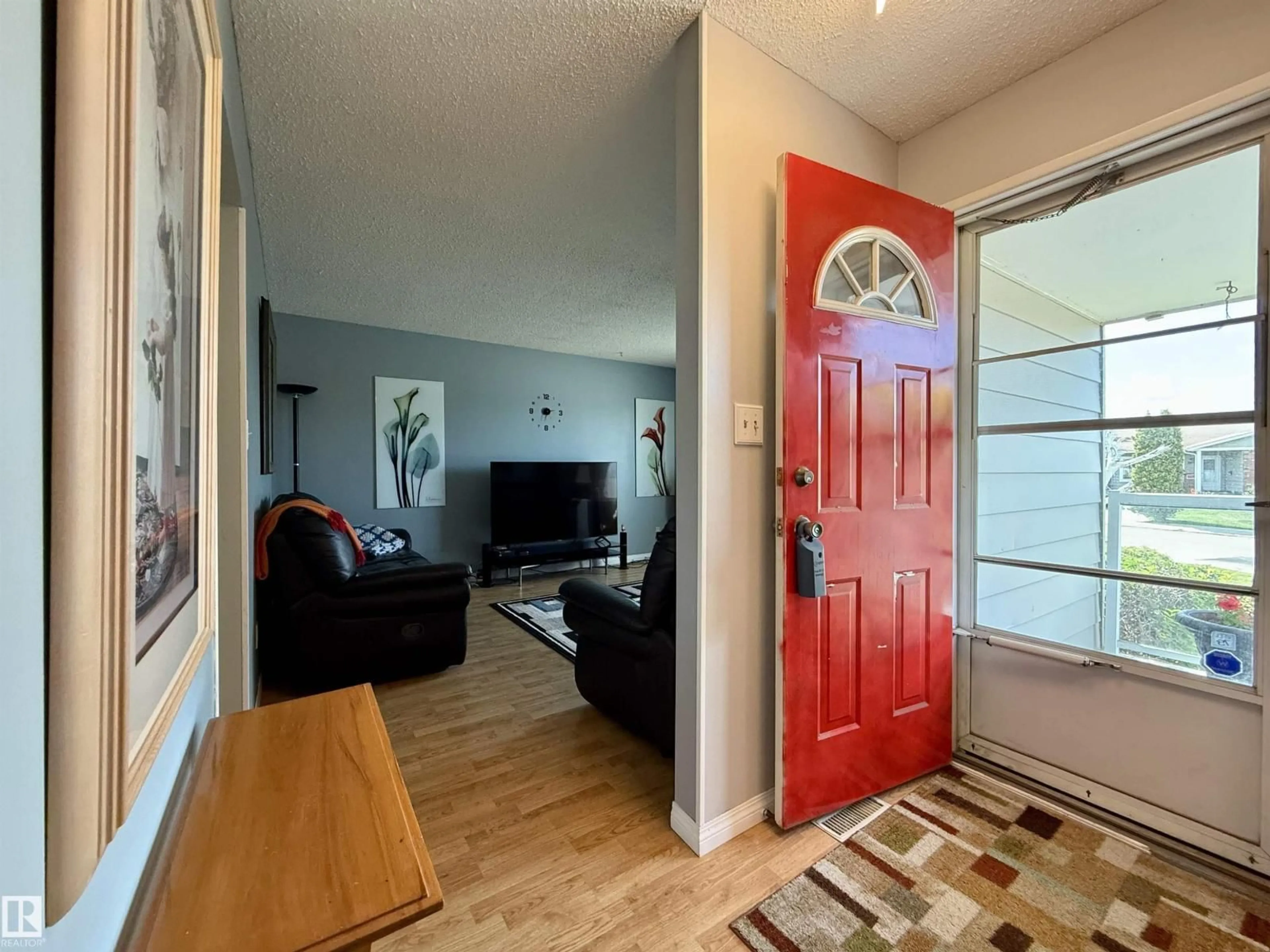 Indoor entryway for 128 WARWICK RD, Edmonton Alberta T5Y4P8