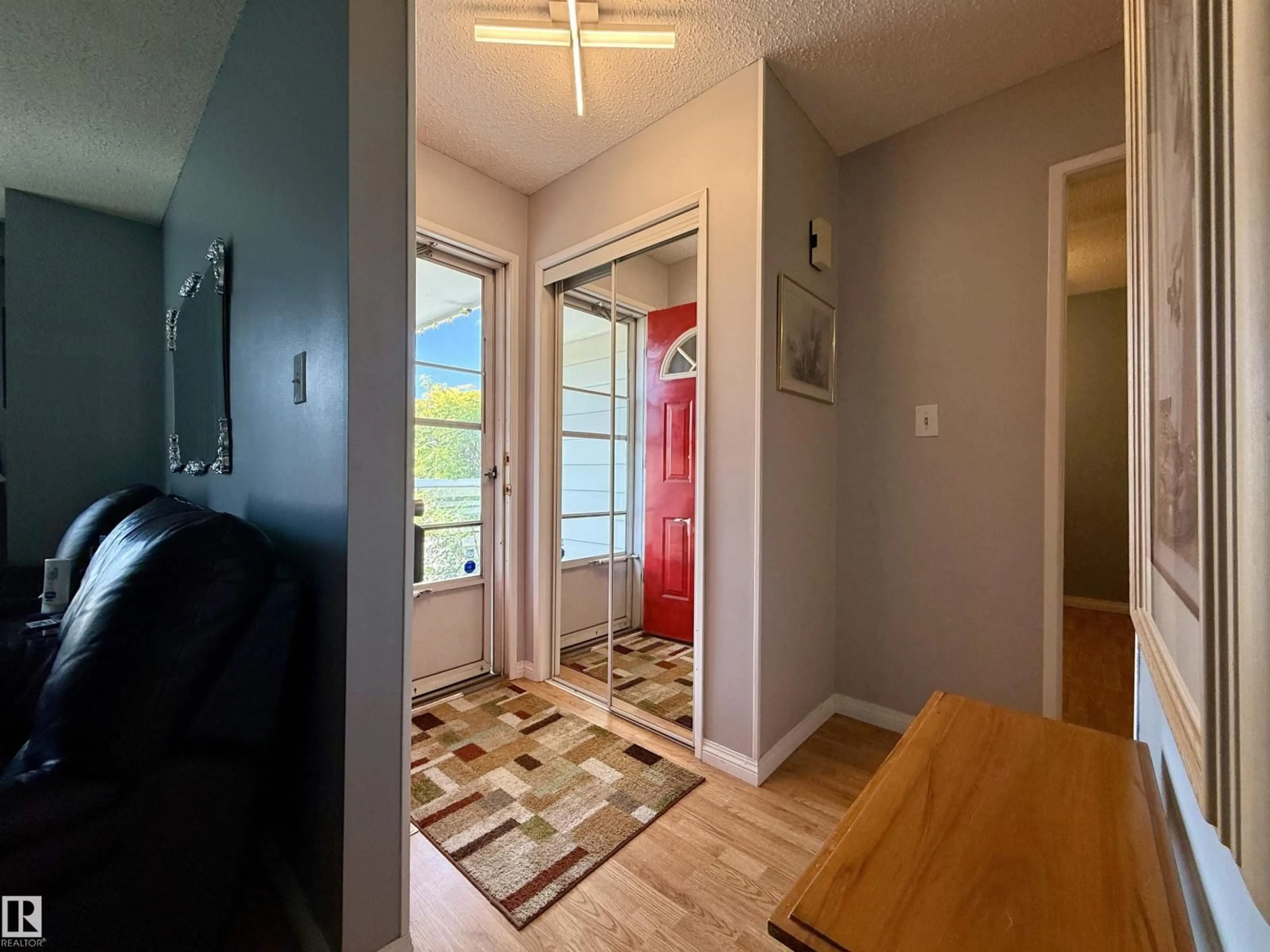 Indoor entryway for 128 WARWICK RD, Edmonton Alberta T5Y4P8