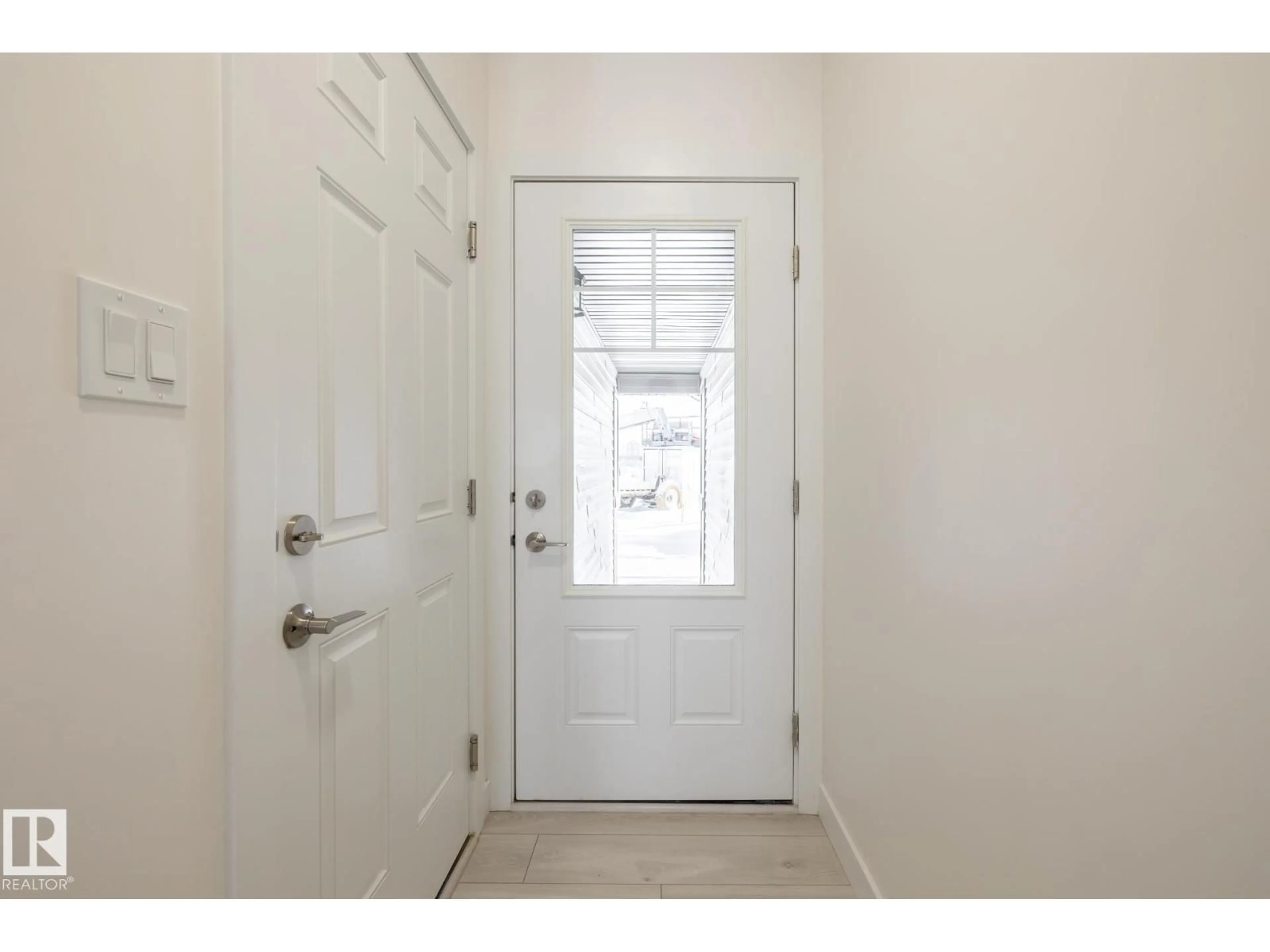 Indoor entryway for #14 - 7110 KESWICK CM, Edmonton Alberta T6W5P7
