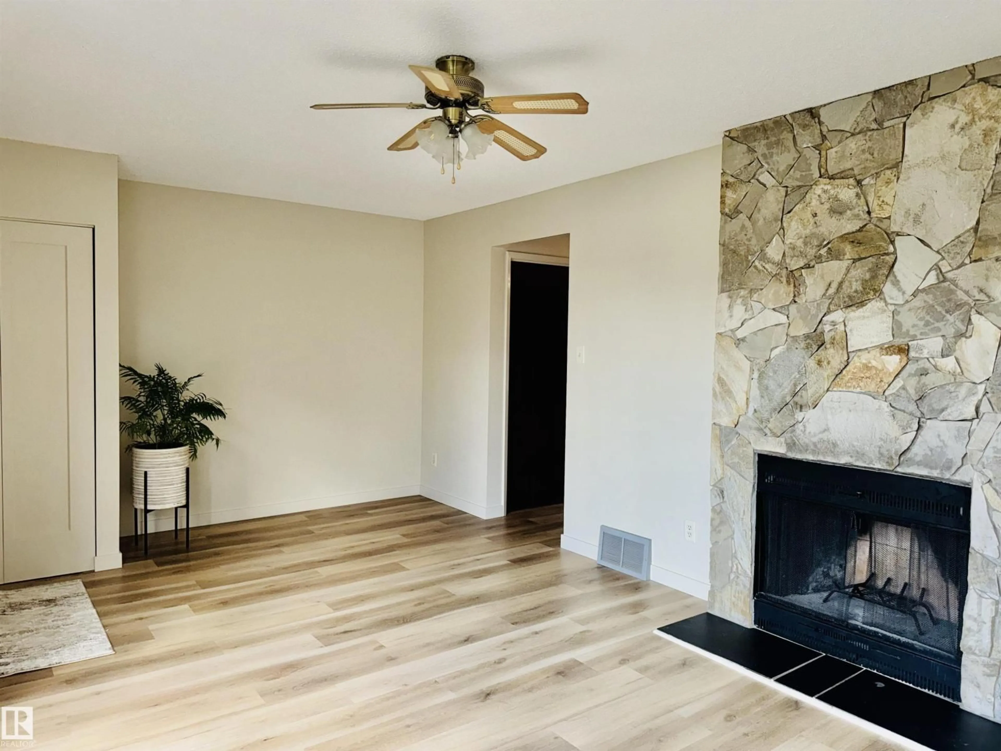 A pic of a room for 3229 142 AV, Edmonton Alberta T5Y1H9