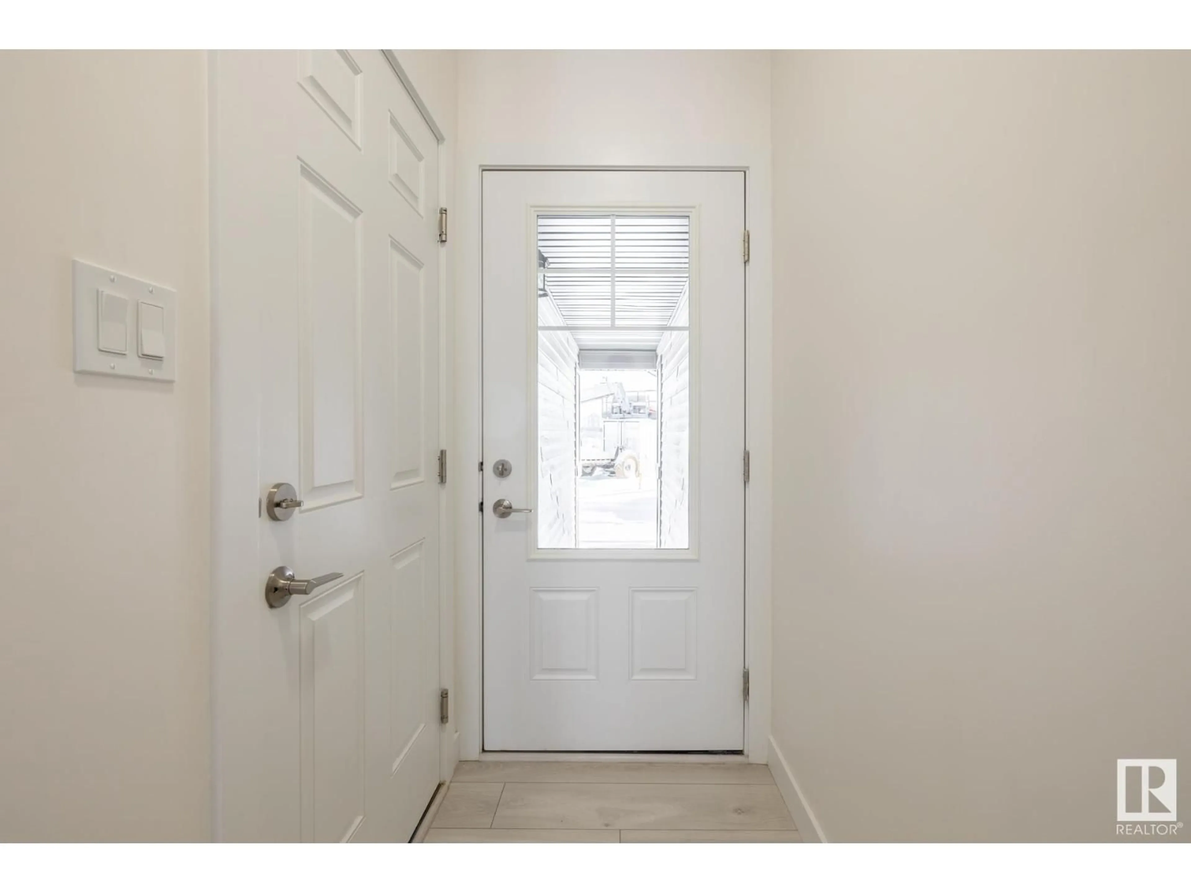 Indoor entryway for #25 - 7110 KESWICK CM, Edmonton Alberta T6W5P7