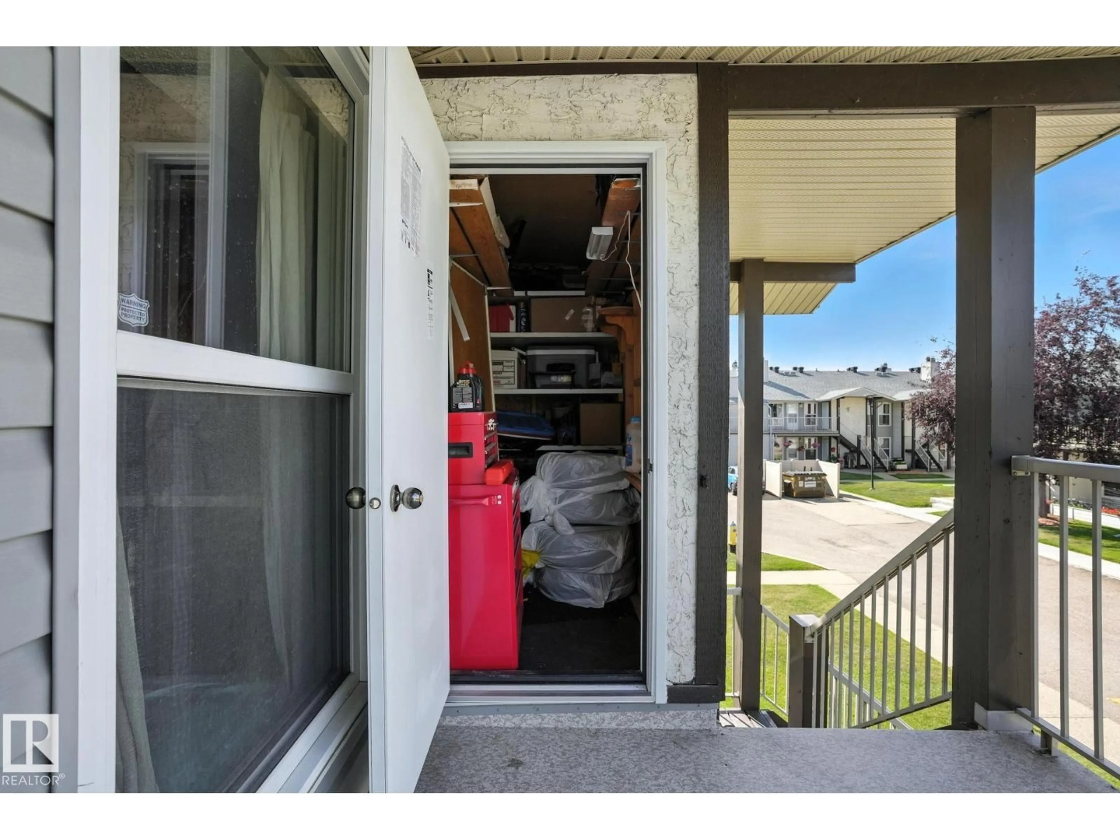 Indoor entryway for NW - 9335 172 ST, Edmonton Alberta T5T3C3