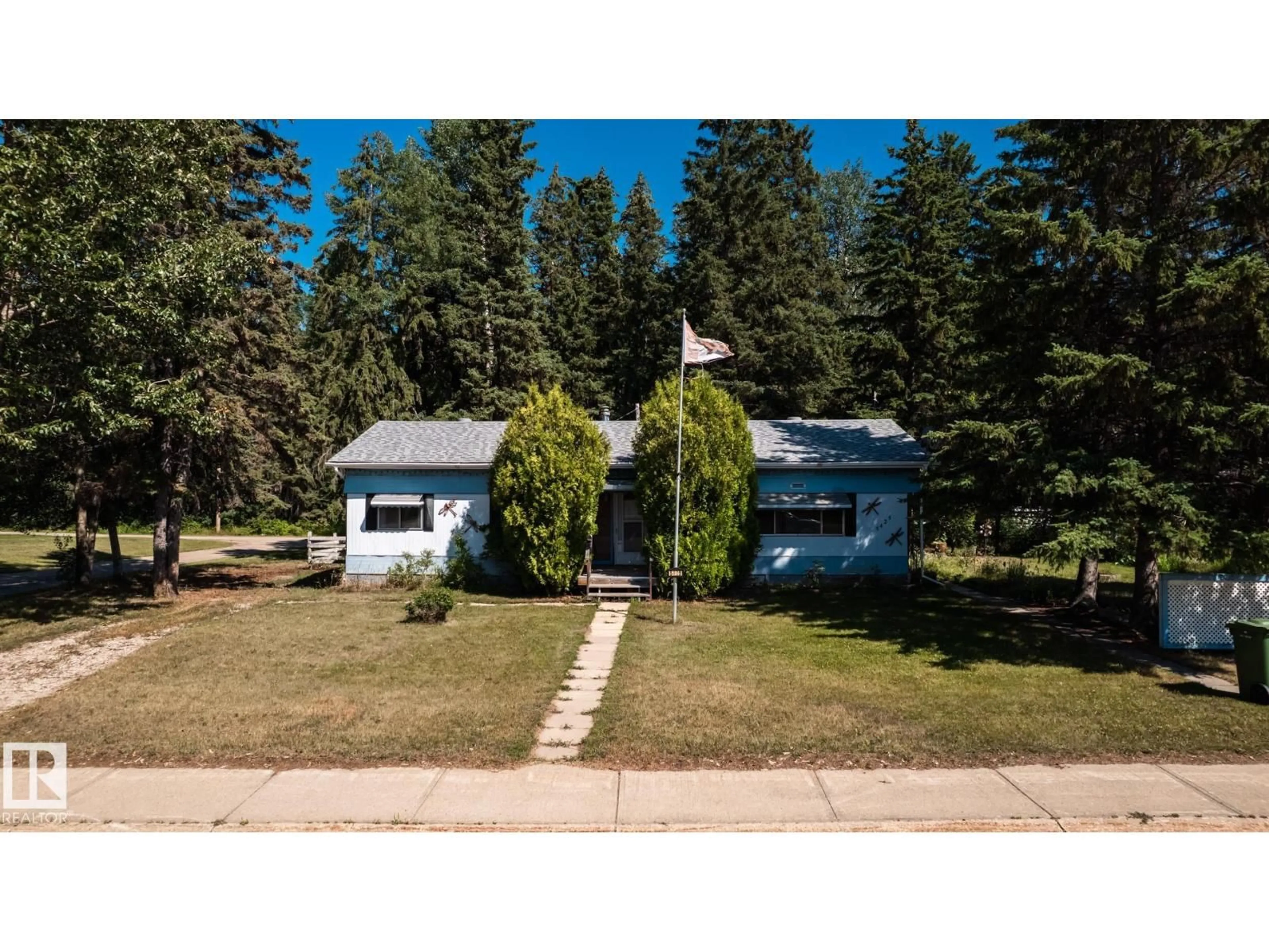 A pic from outside/outdoor area/front of a property/back of a property/a pic from drone, unknown for 5425 52 ST, Wabamun Alberta T0E2K0