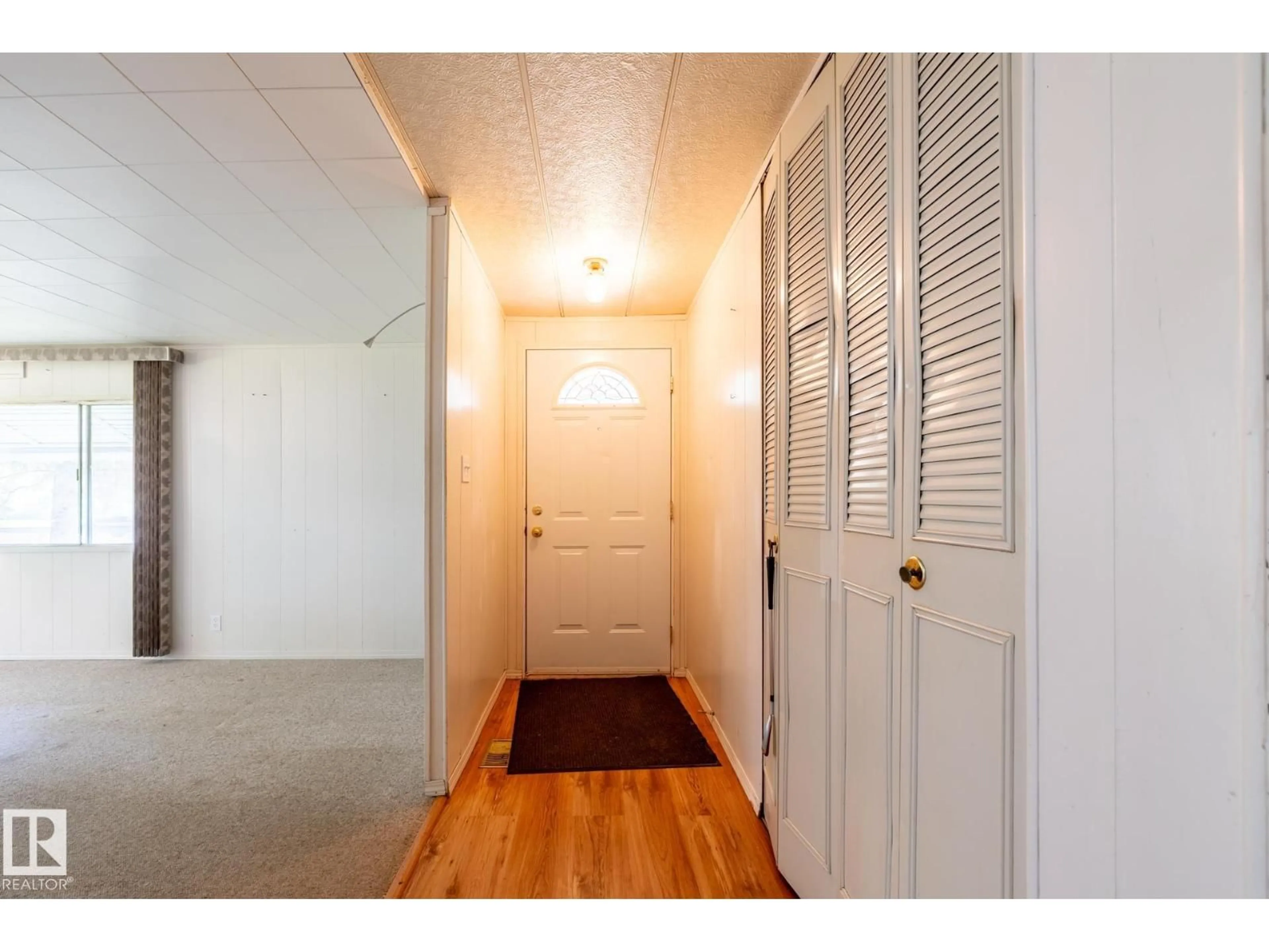 Indoor entryway for 5425 52 ST, Wabamun Alberta T0E2K0