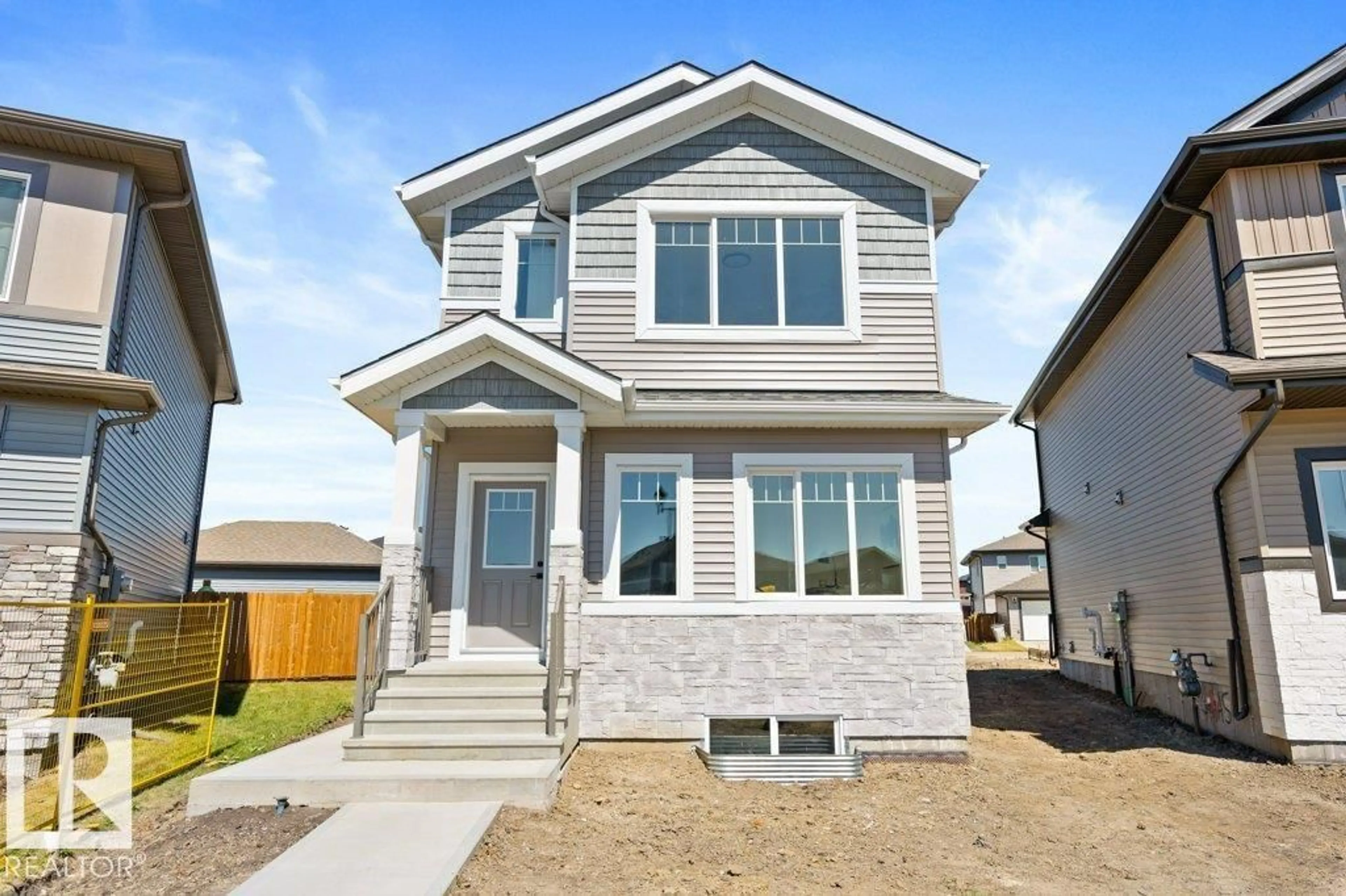 Home with vinyl exterior material, street for 10624 99 ST, Morinville Alberta T8R2P1