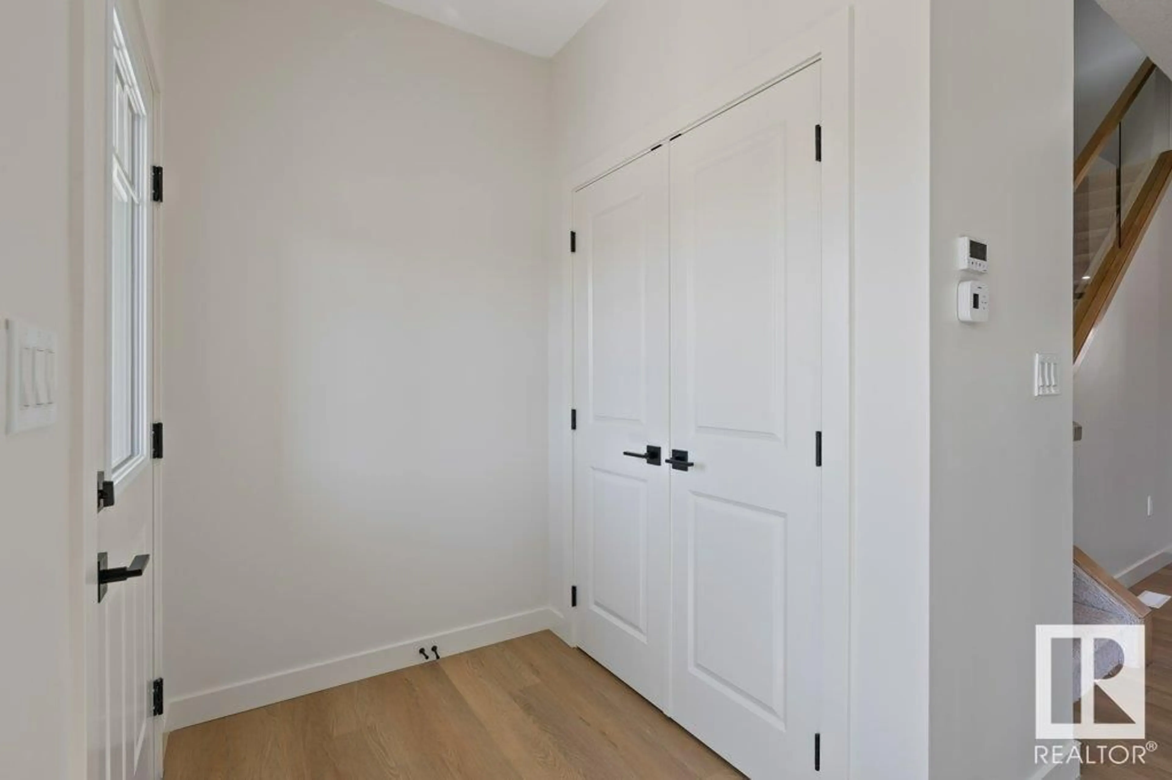 Indoor entryway for 10624 99 ST, Morinville Alberta T8R2P1
