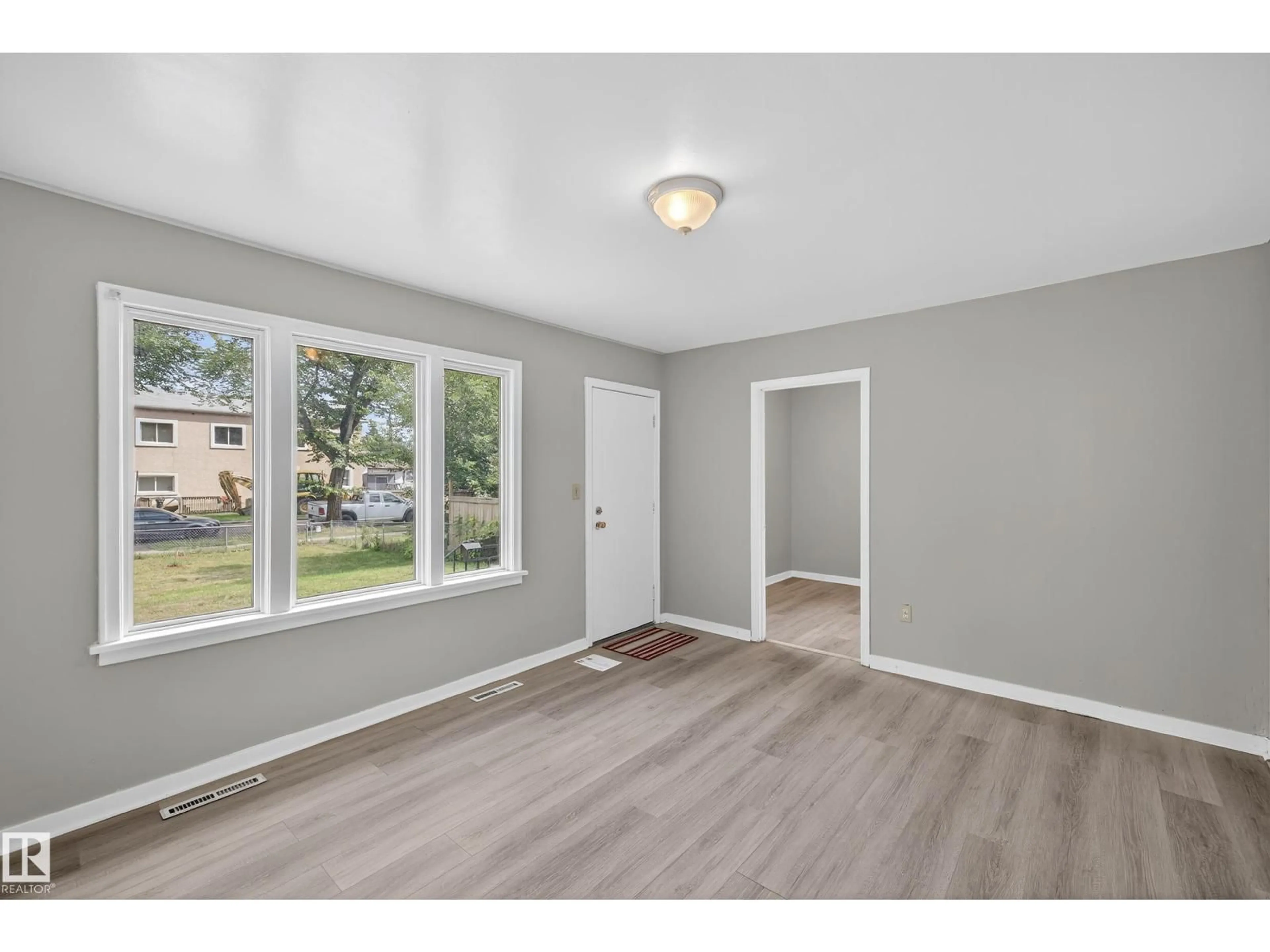 A pic of a room for 11952 61 ST, Edmonton Alberta T5W4A9