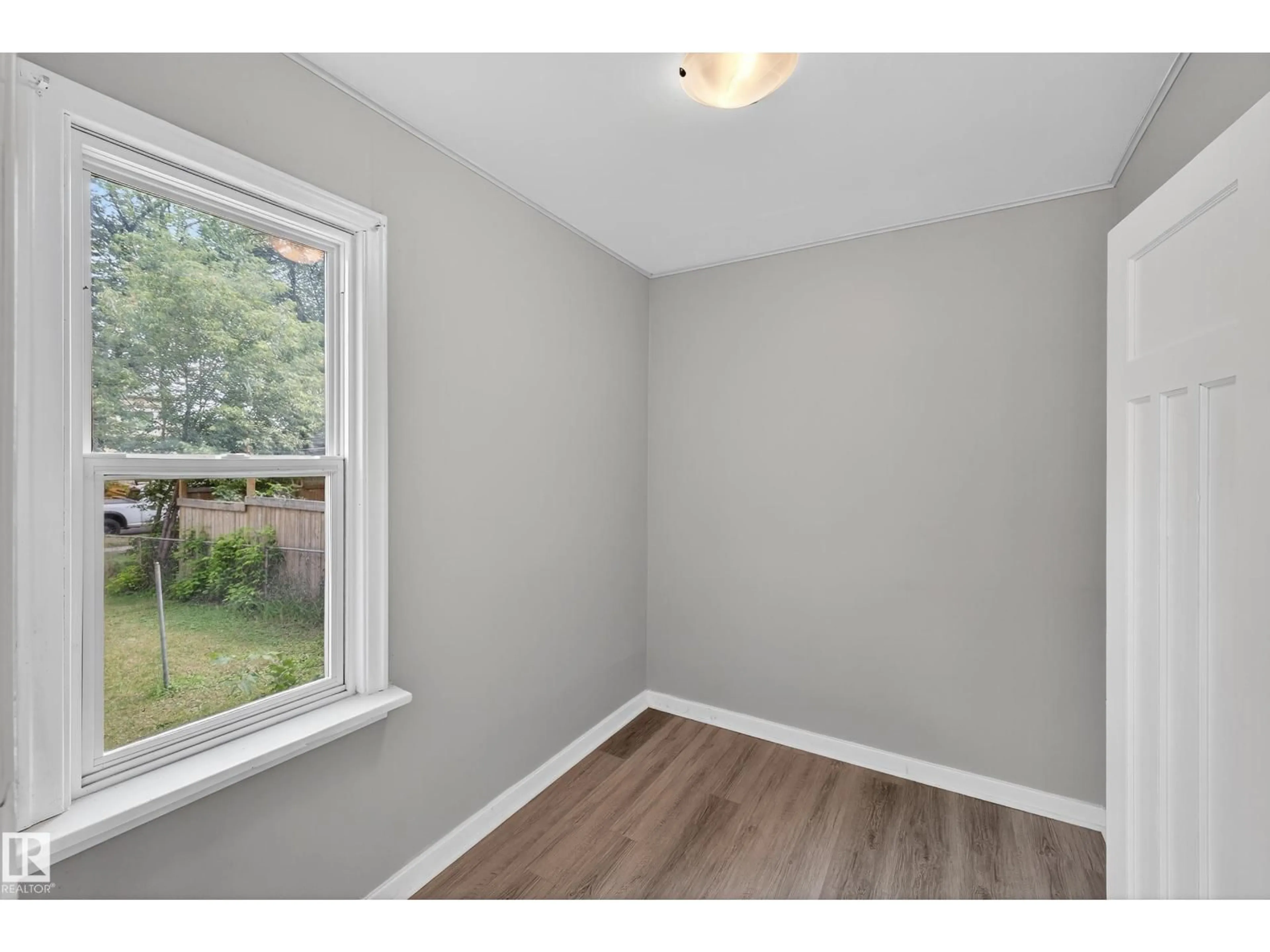 A pic of a room for 11952 61 ST, Edmonton Alberta T5W4A9