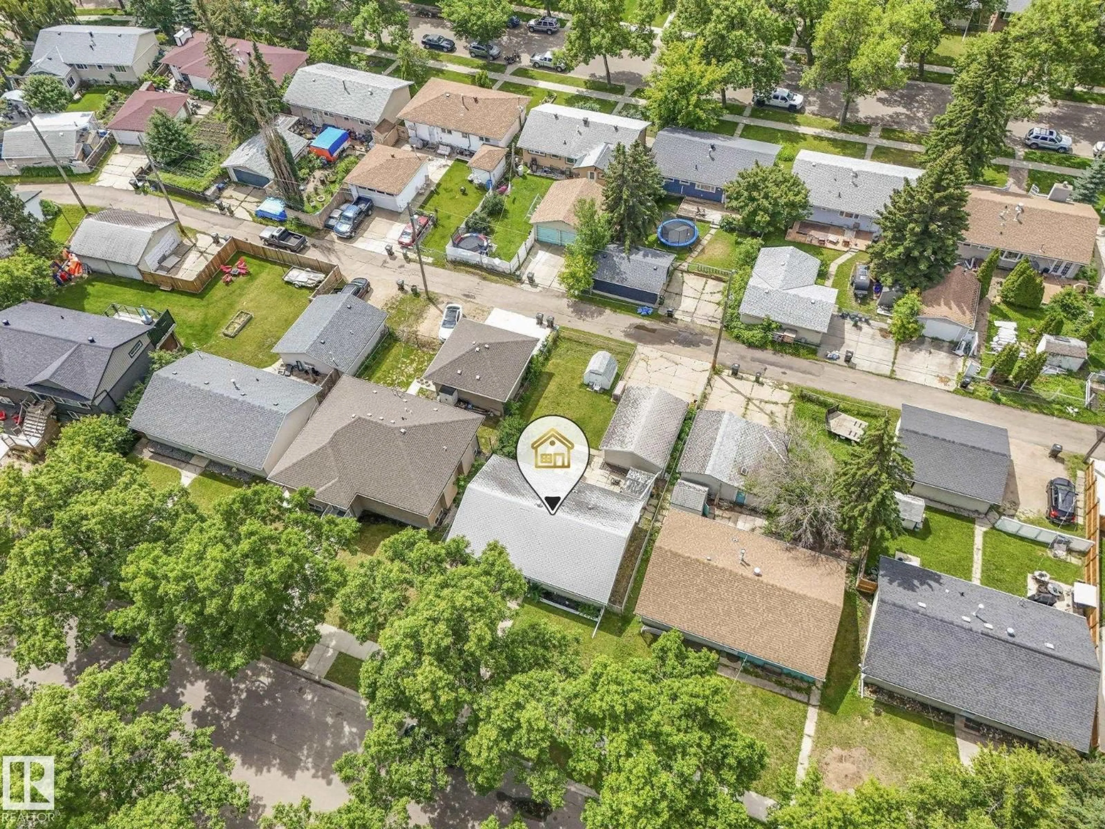 A pic from outside/outdoor area/front of a property/back of a property/a pic from drone, street for 16433 106 AV, Edmonton Alberta T5X0X1