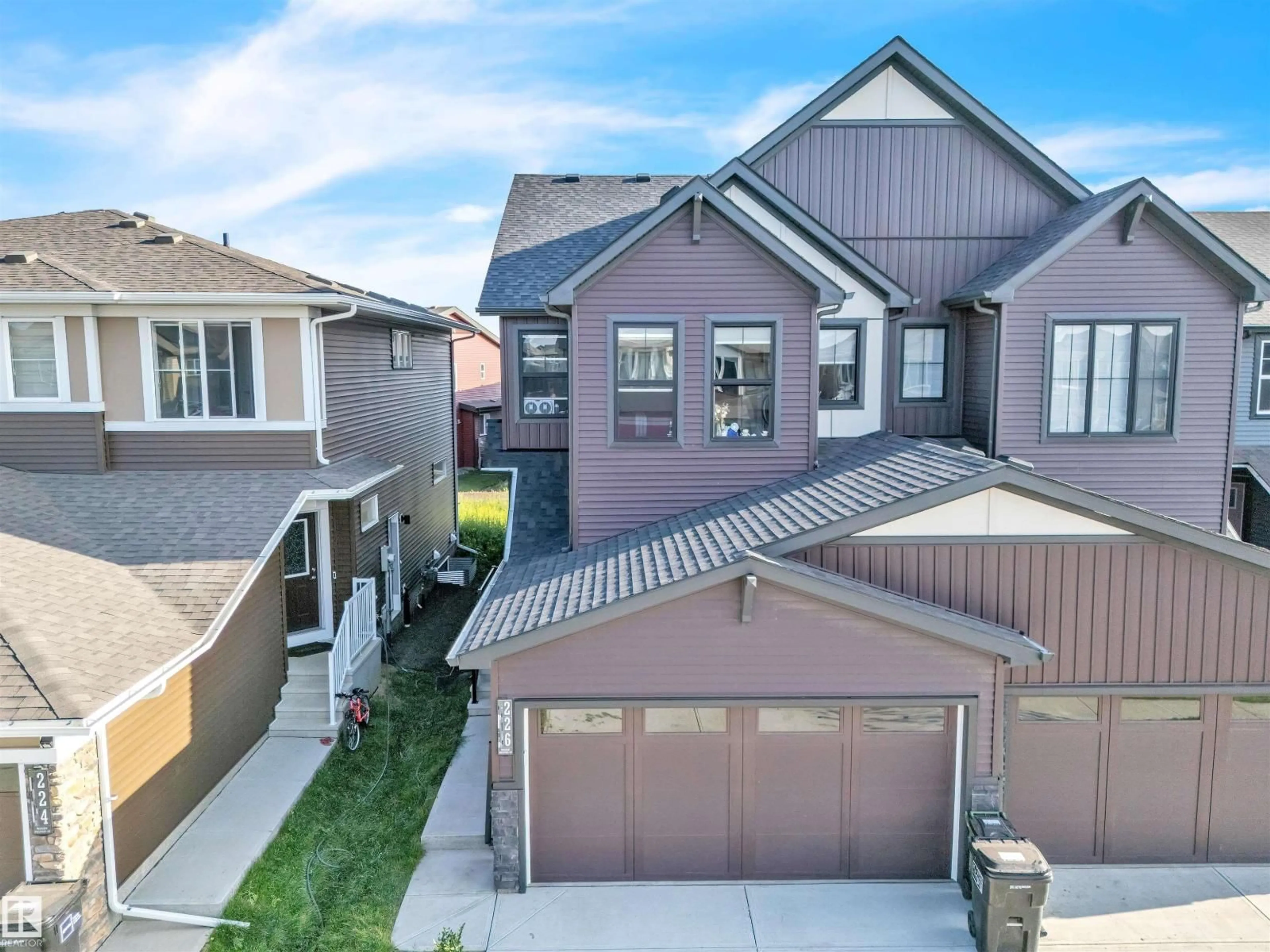 A pic from outside/outdoor area/front of a property/back of a property/a pic from drone, street for 226 ORCHARDS BV, Edmonton Alberta T6X2G9