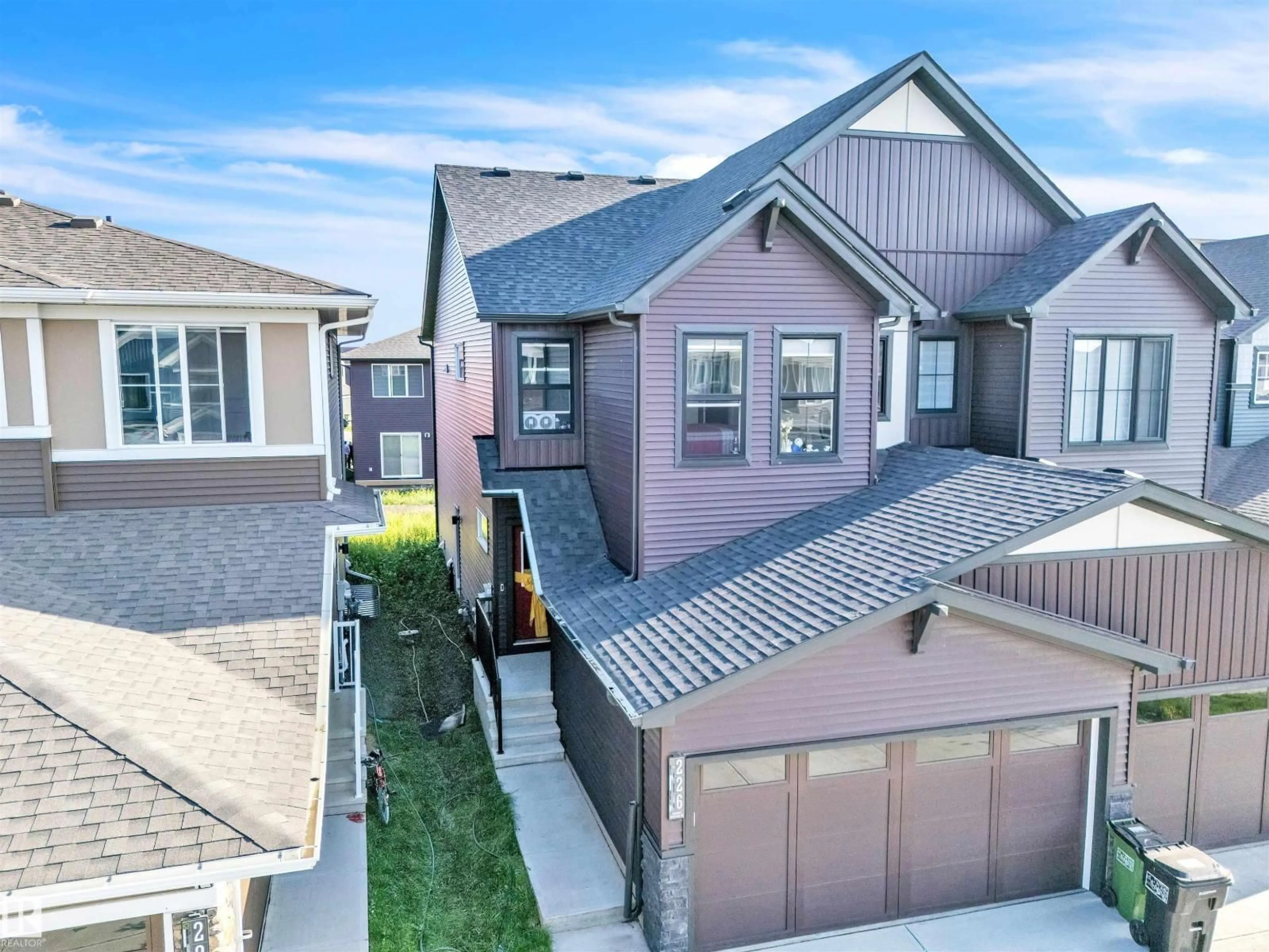 A pic from outside/outdoor area/front of a property/back of a property/a pic from drone, street for 226 ORCHARDS BV, Edmonton Alberta T6X2G9