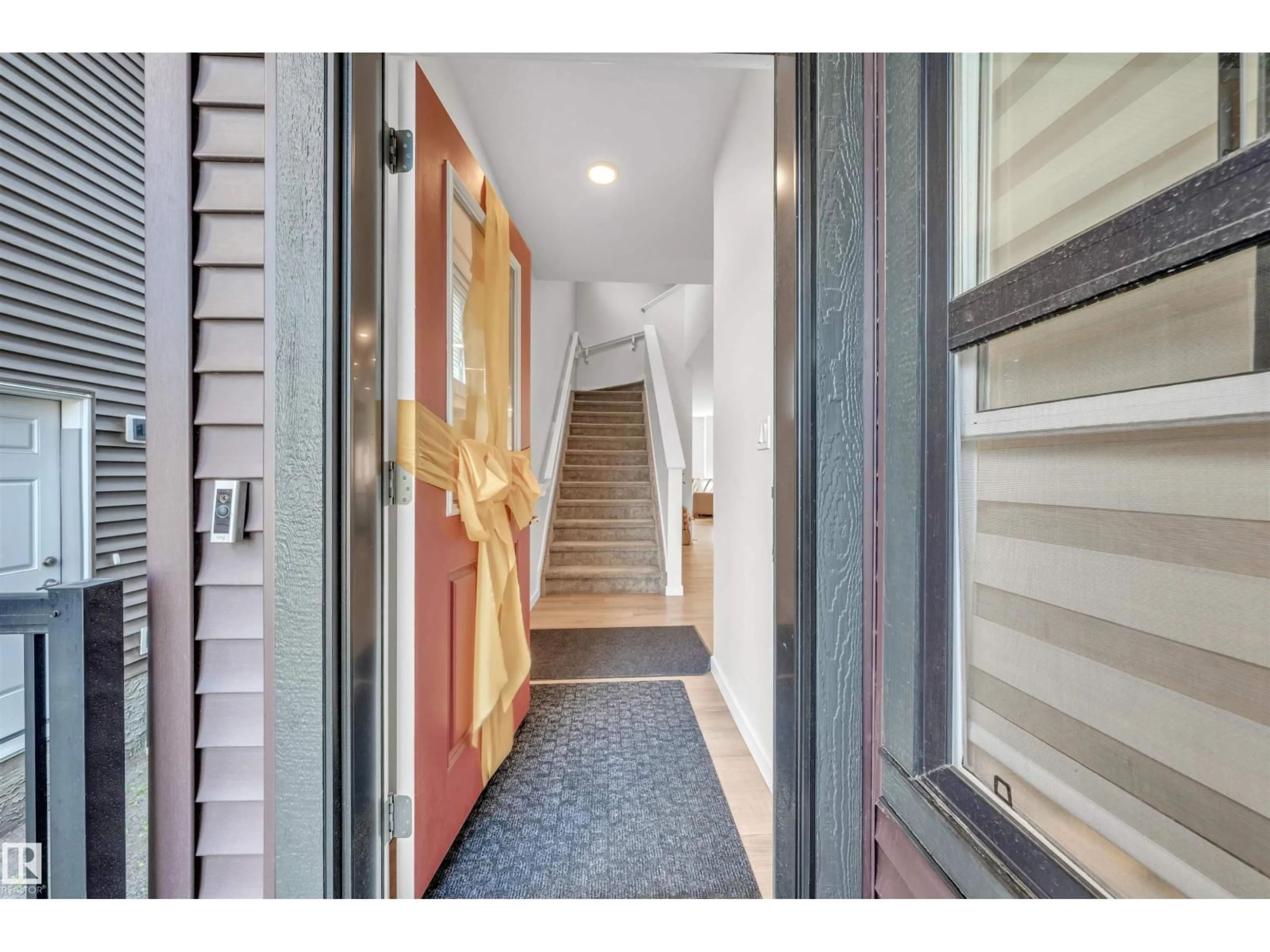 Indoor entryway for 226 ORCHARDS BV, Edmonton Alberta T6X2G9