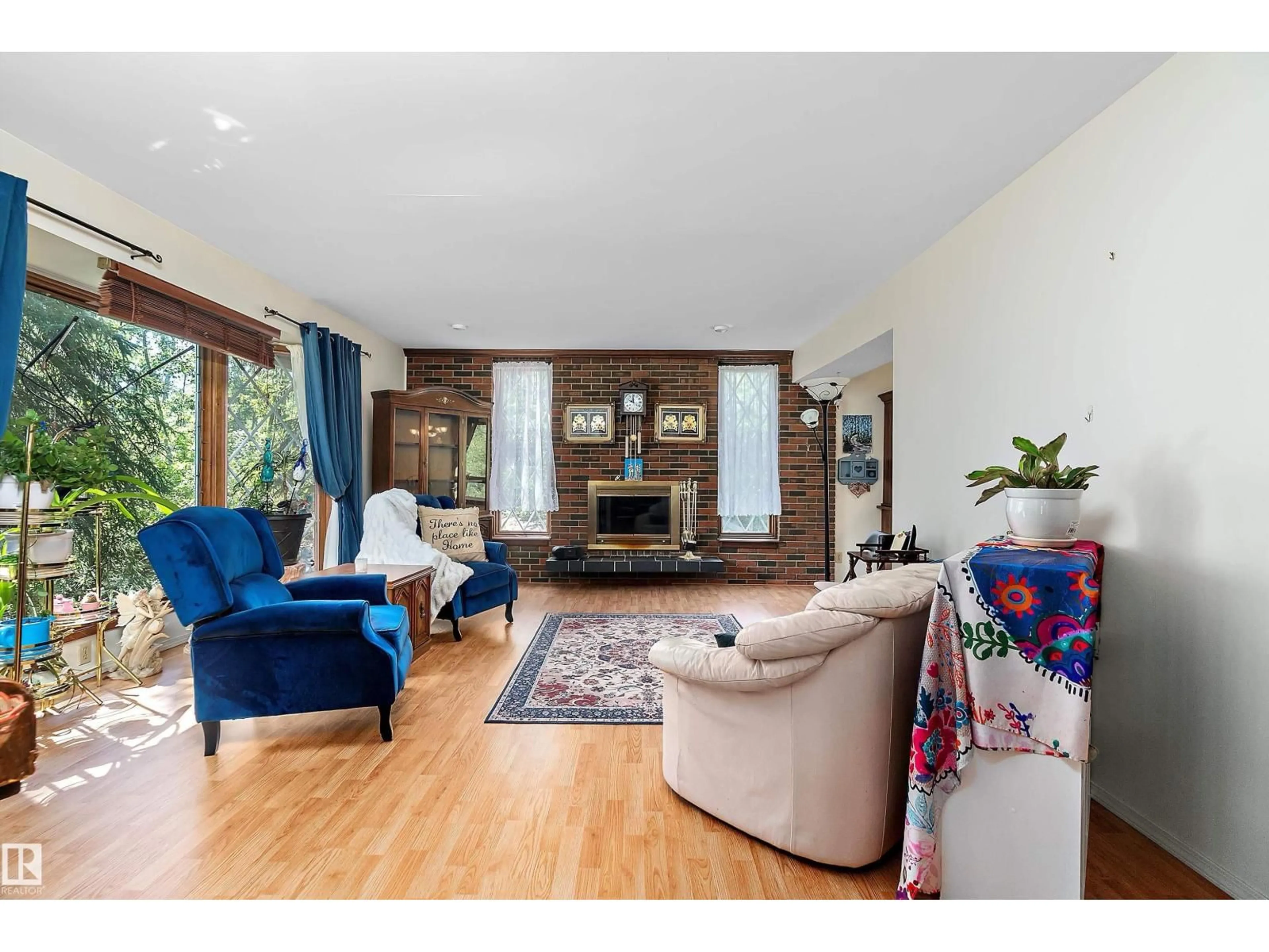 Living room with furniture, wood/laminate floor for 779 - 18 54023 HGHWAY, Rural Parkland County Alberta T7X3V5