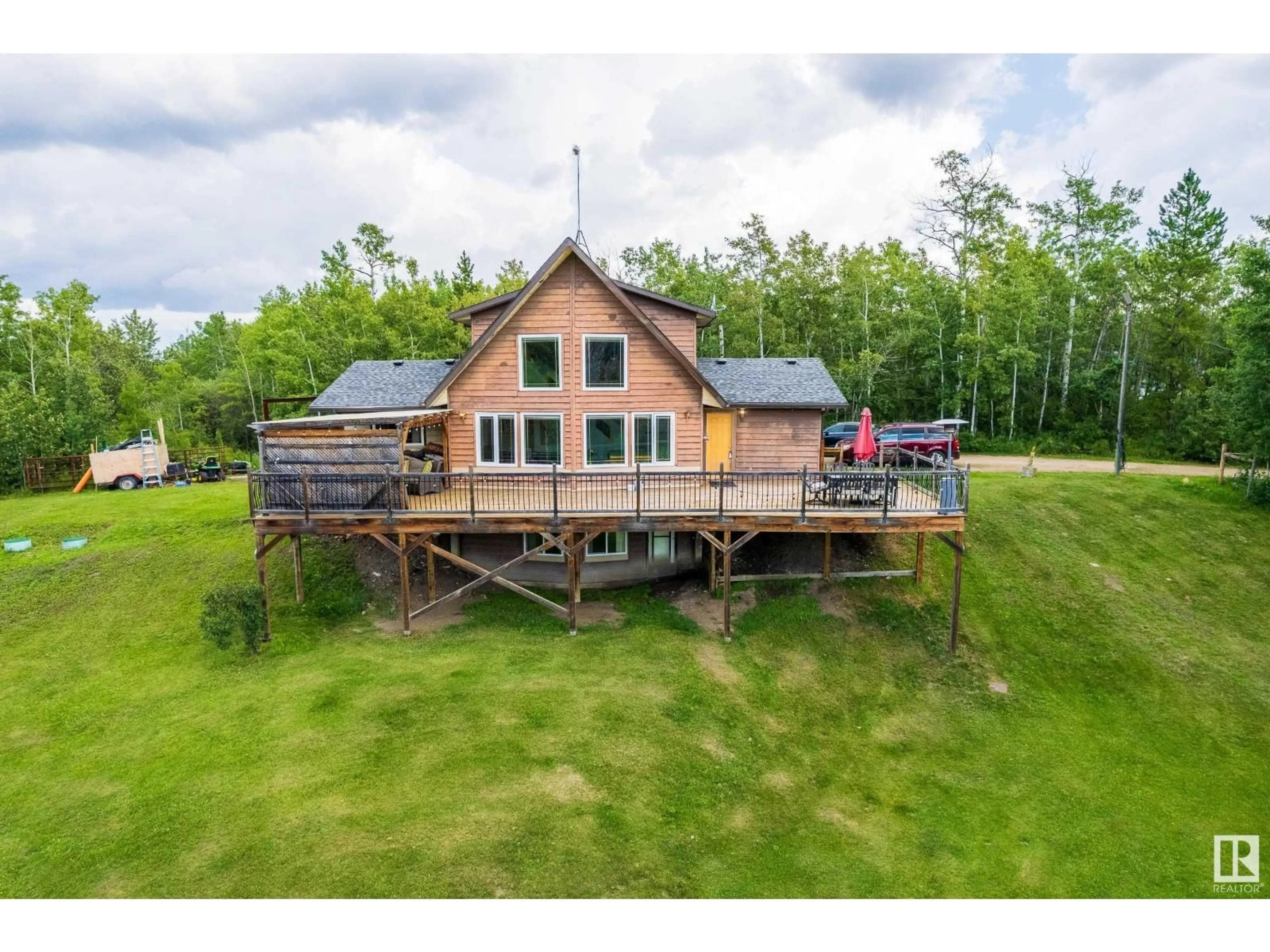 A pic from outside/outdoor area/front of a property/back of a property/a pic from drone, water/lake/river/ocean view for 193 RGE ROAD 214 RGE ROAD, Rural Strathcona County Alberta T8E1G7