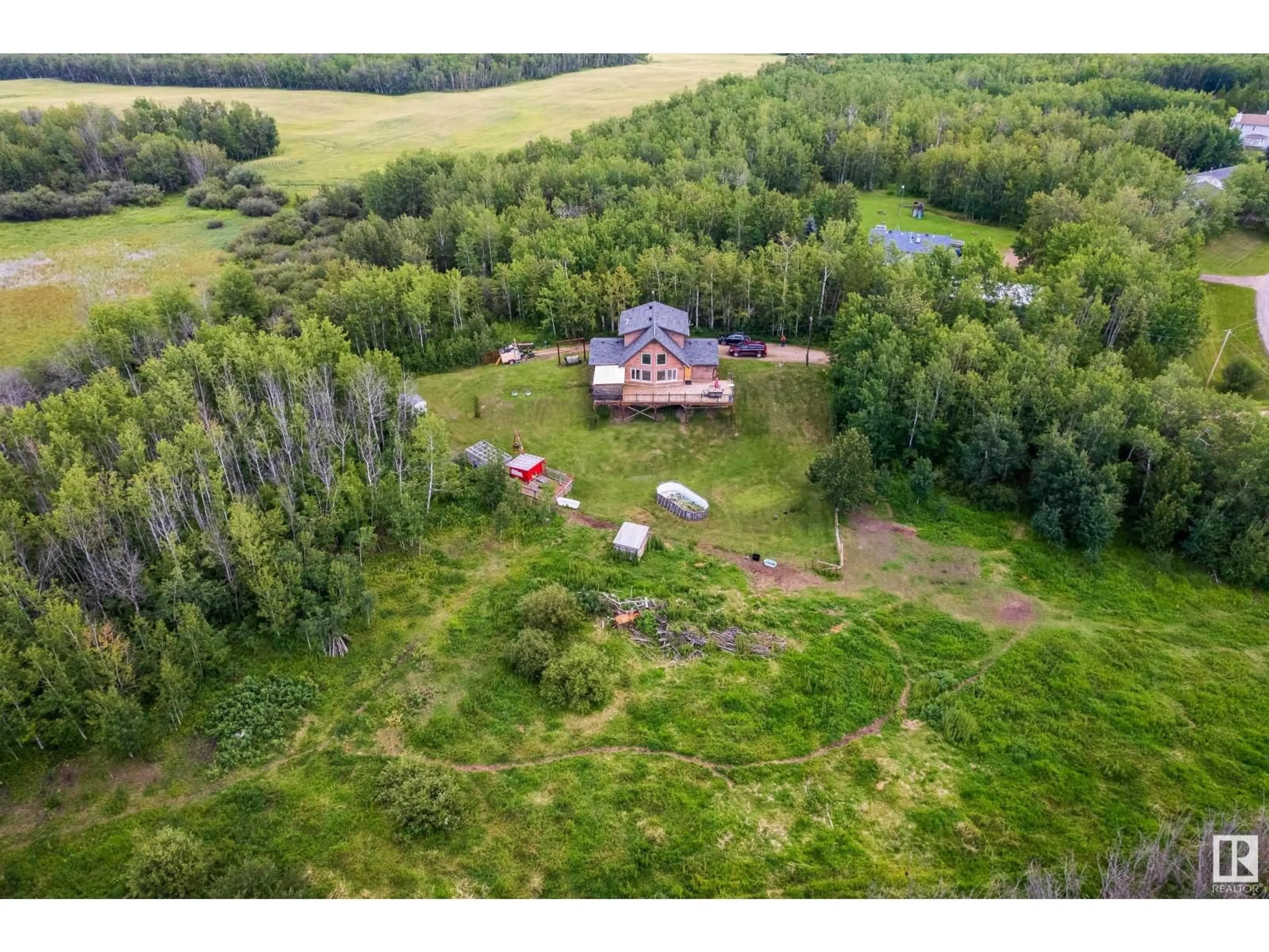 A pic from outside/outdoor area/front of a property/back of a property/a pic from drone, unknown for 193 RGE ROAD 214 RGE ROAD, Rural Strathcona County Alberta T8E1G7