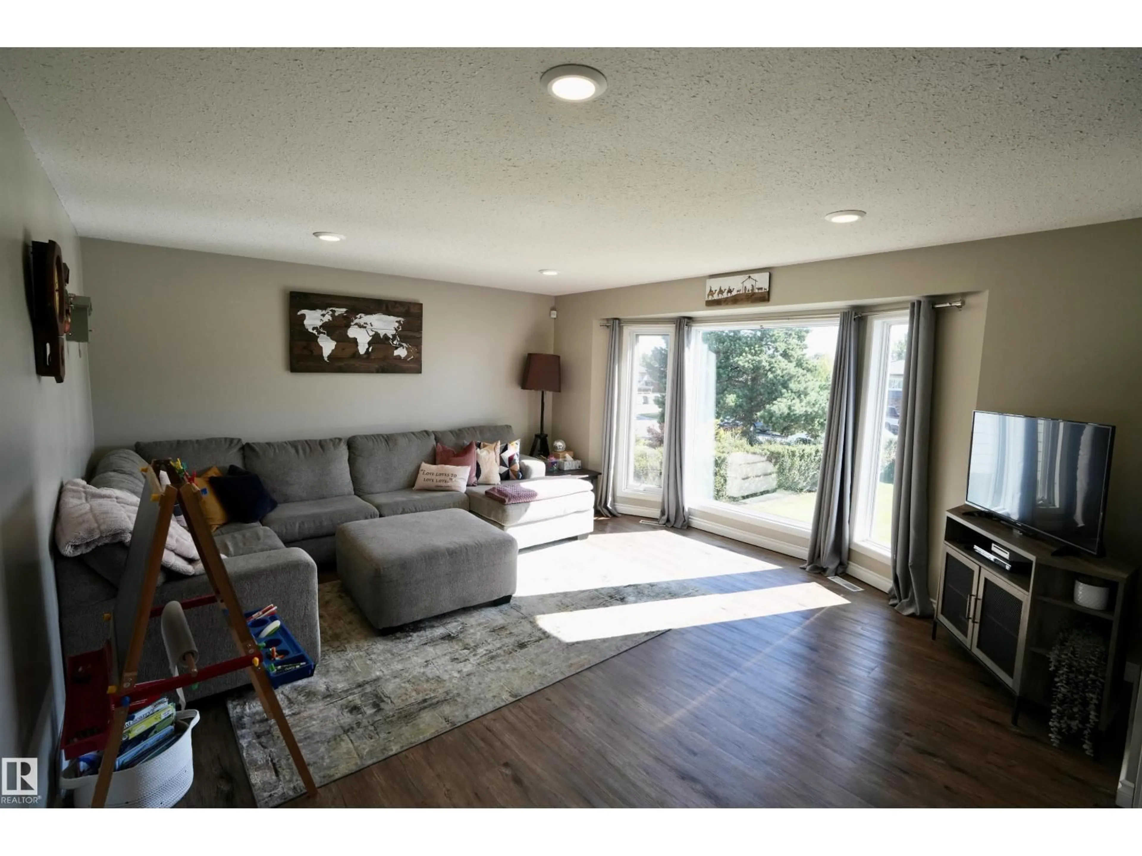 Living room with furniture, wood/laminate floor for 5214 56A ST, St. Paul Town Alberta T0A3A1
