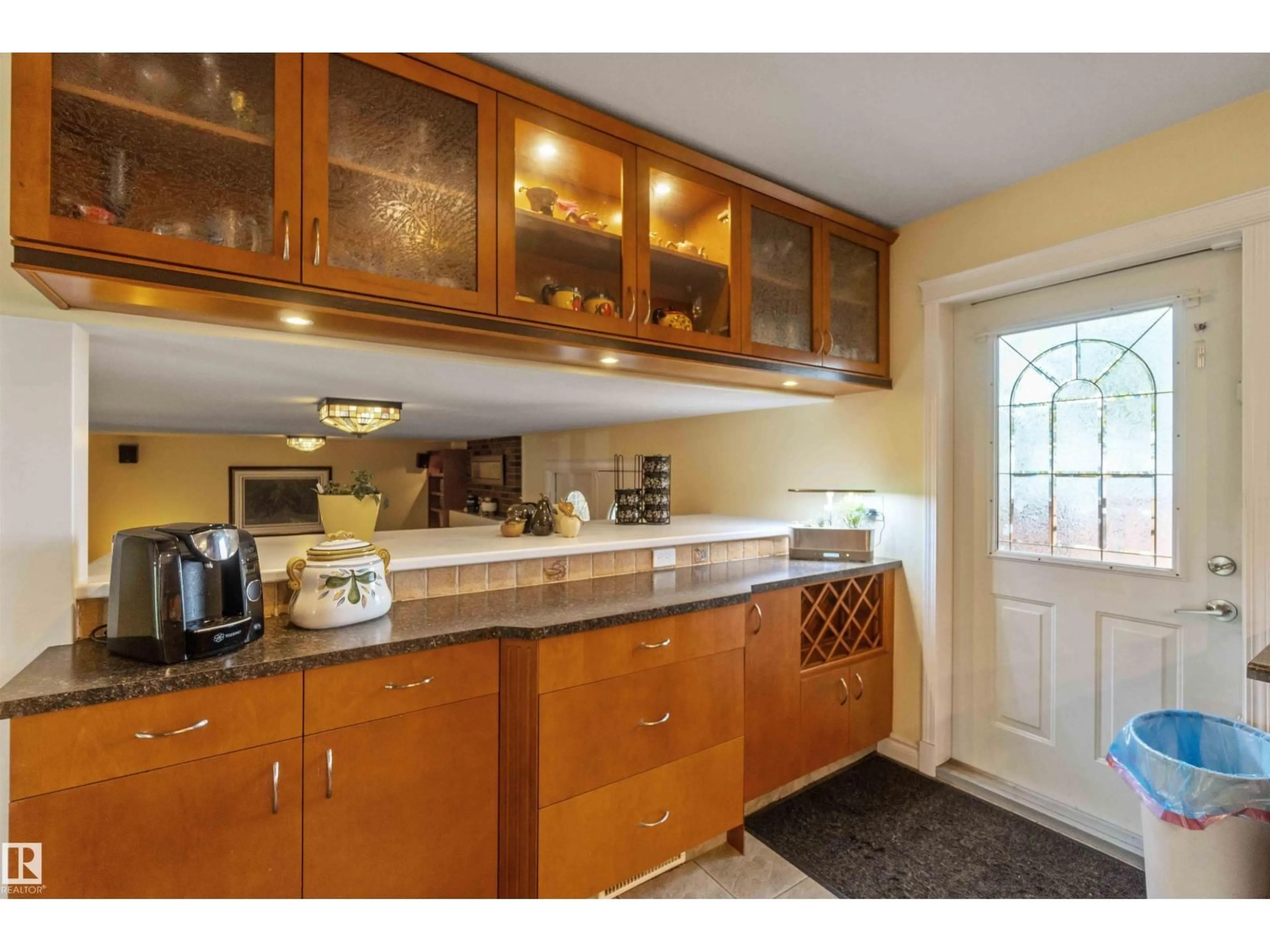 Standard kitchen, unknown for 5102 56 AV, Leduc Alberta T9E5N3