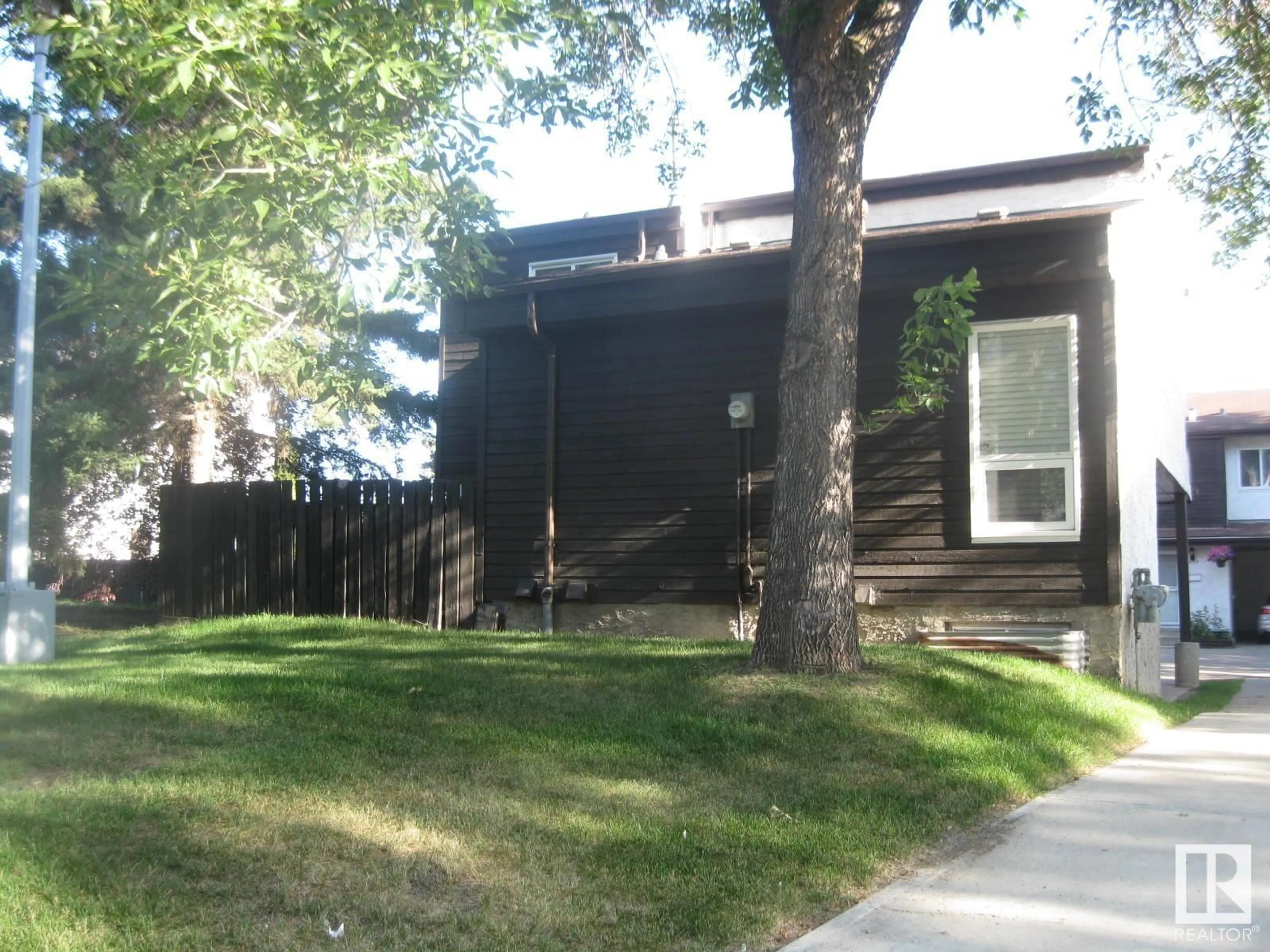Unknown for 6089 35A AV NW, Edmonton Alberta T6L1G7