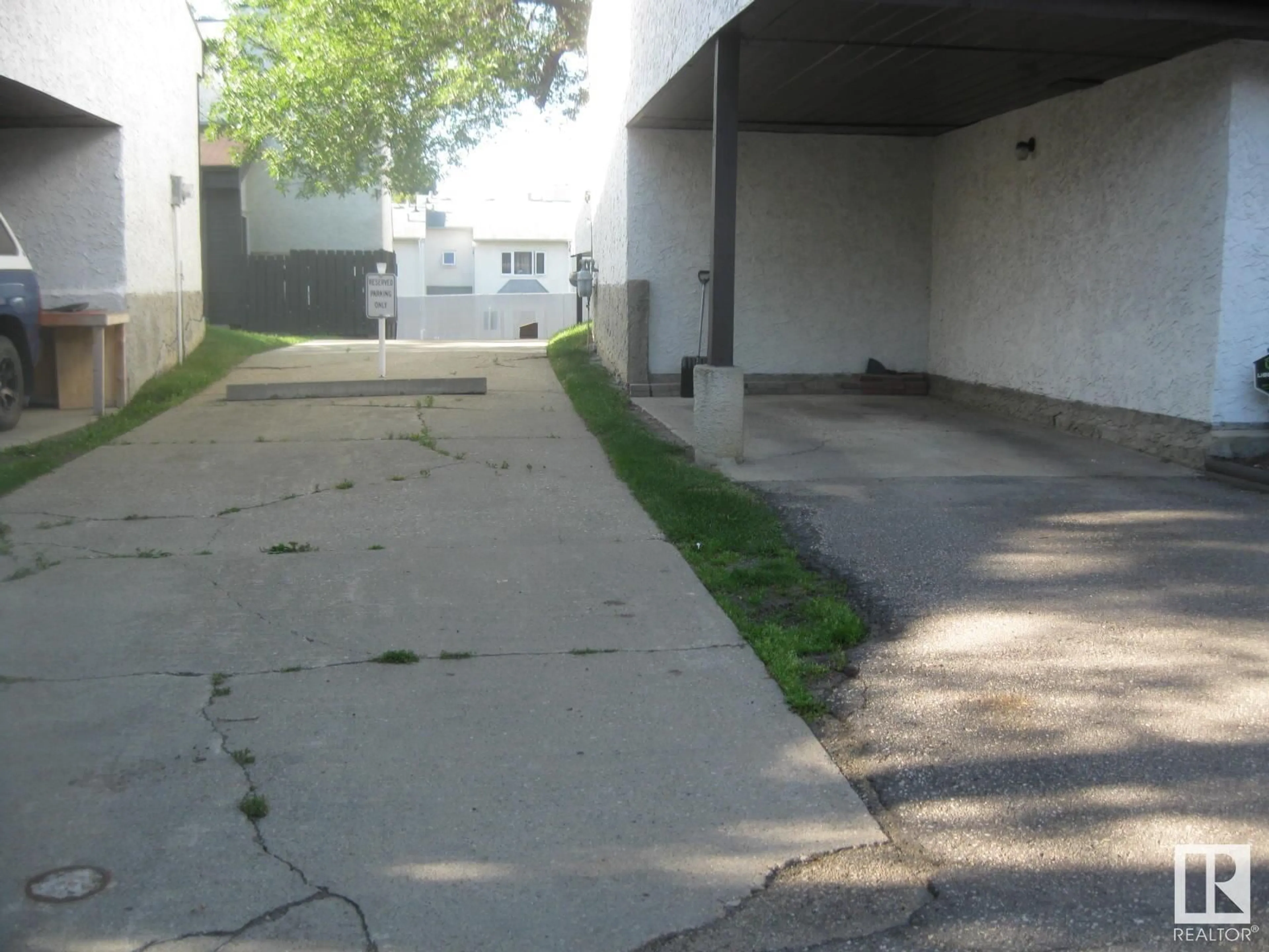 Patio, street for 6089 35A AV NW, Edmonton Alberta T6L1G7