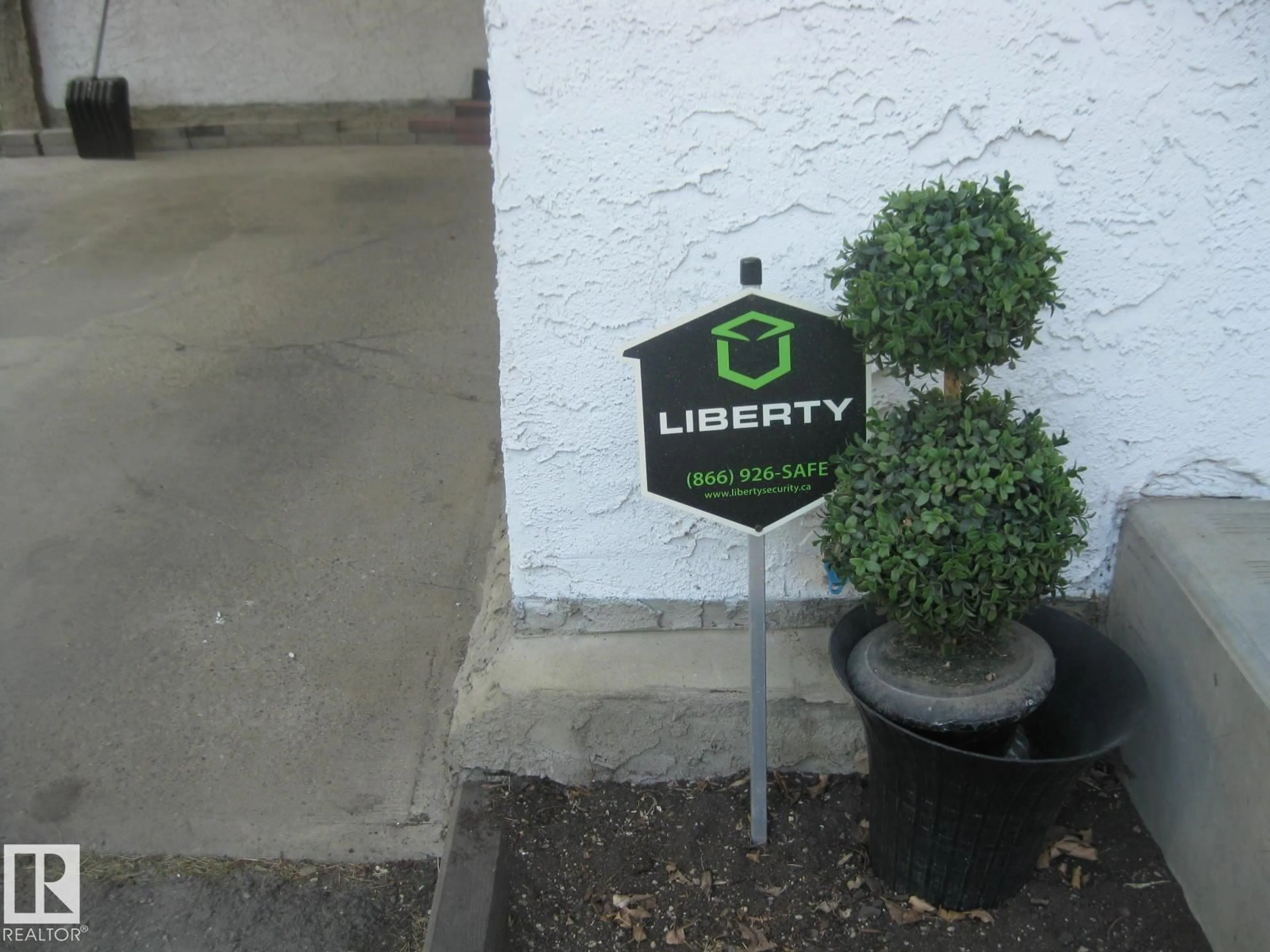 Lobby for 6089 35A AV NW, Edmonton Alberta T6L1G7