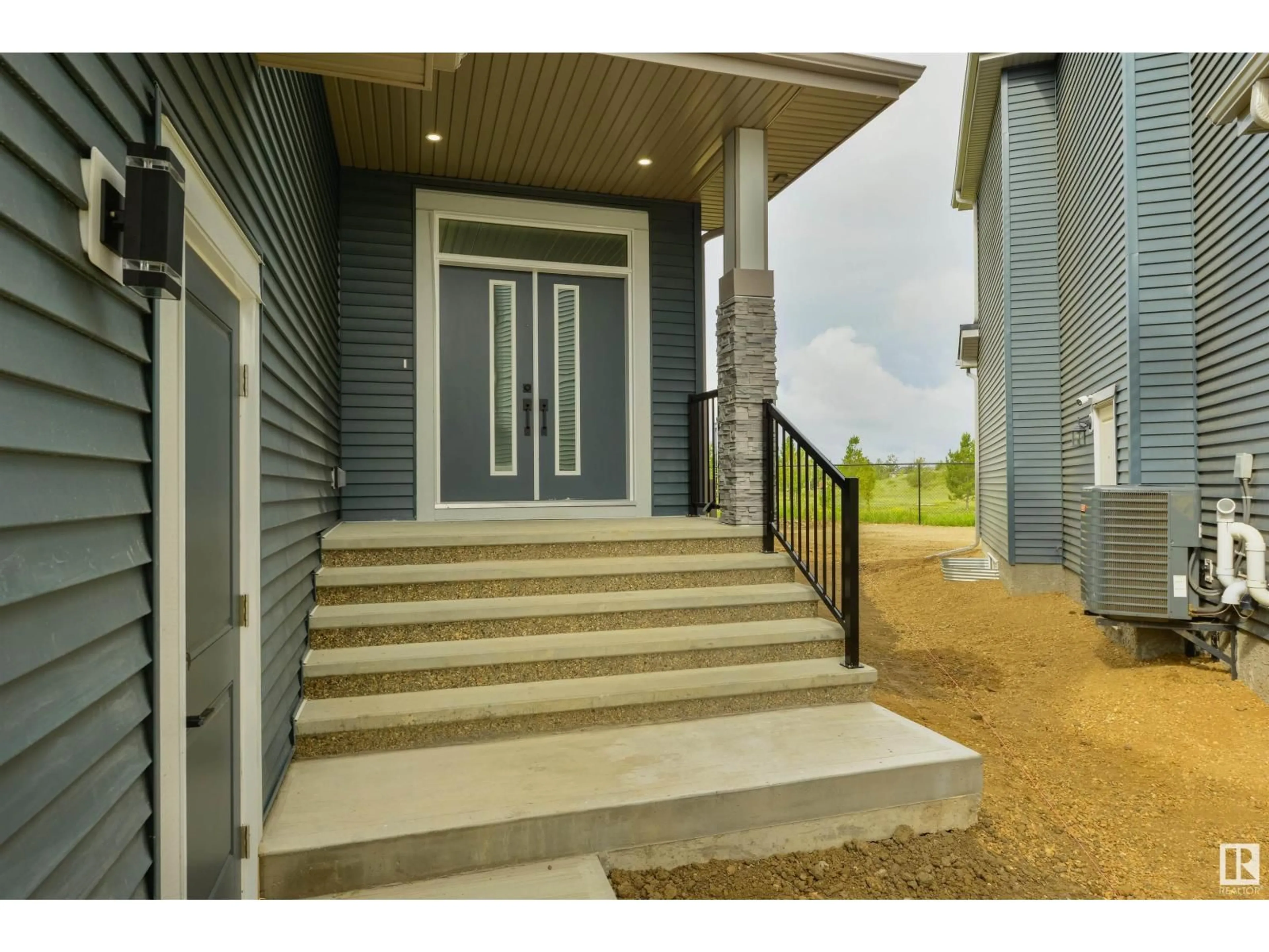 Indoor entryway for SW - 568 37 ST, Edmonton Alberta T6X3B3