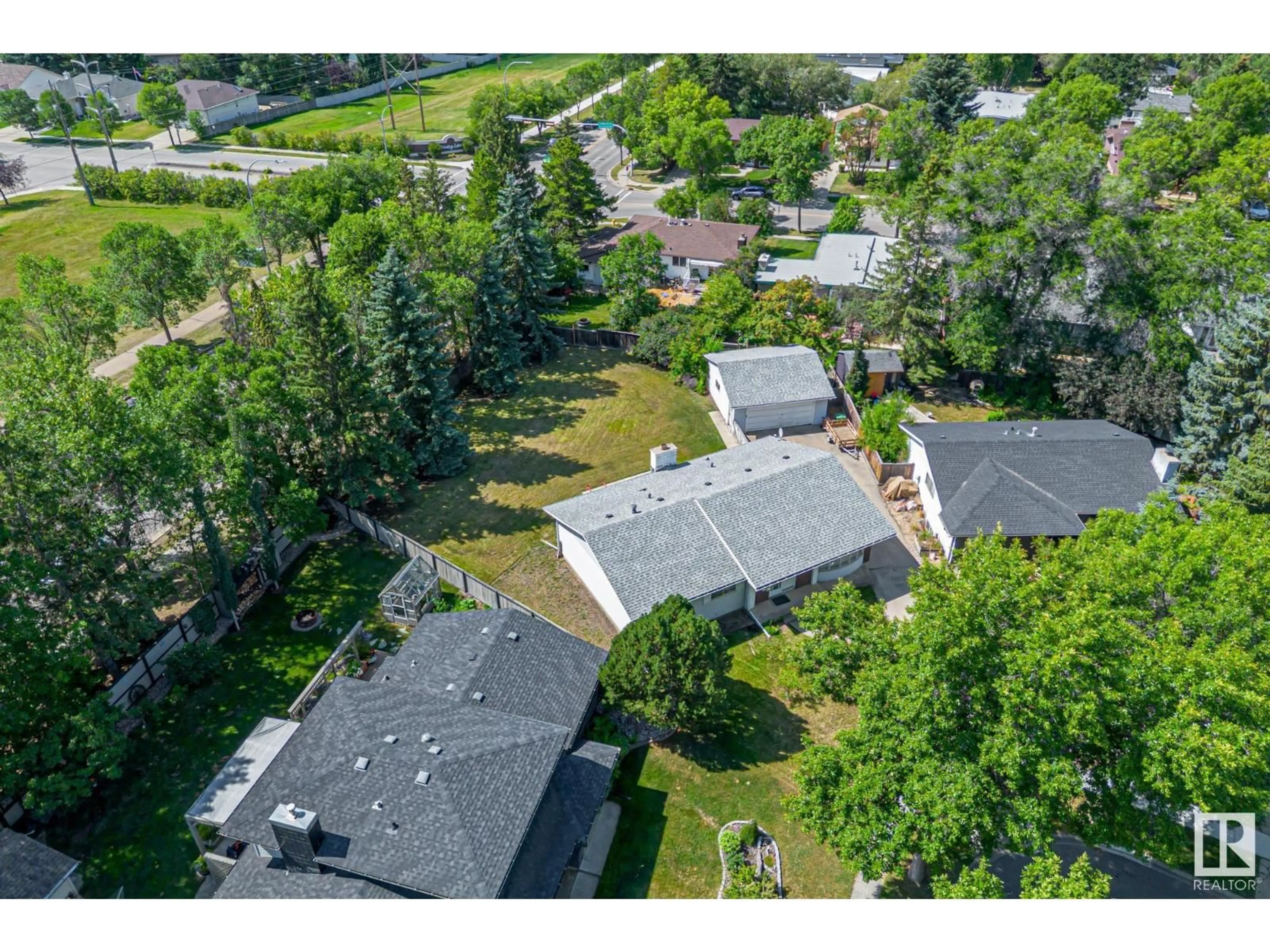 A pic from outside/outdoor area/front of a property/back of a property/a pic from drone, street for 66 GREER CR, St. Albert Alberta T8N1T8