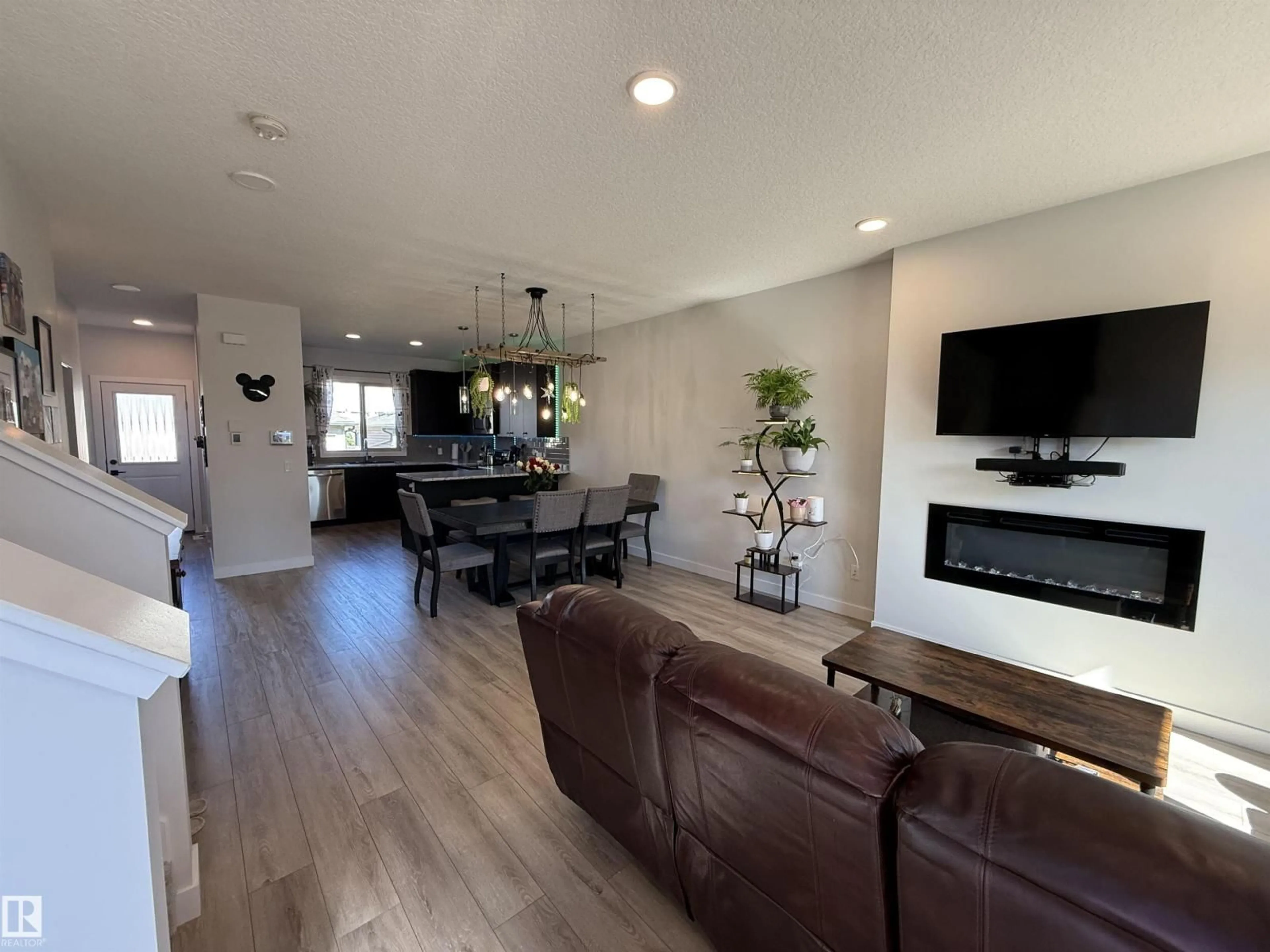 Living room with furniture, unknown for 405 PIONEER RD, Spruce Grove Alberta T7X0T2