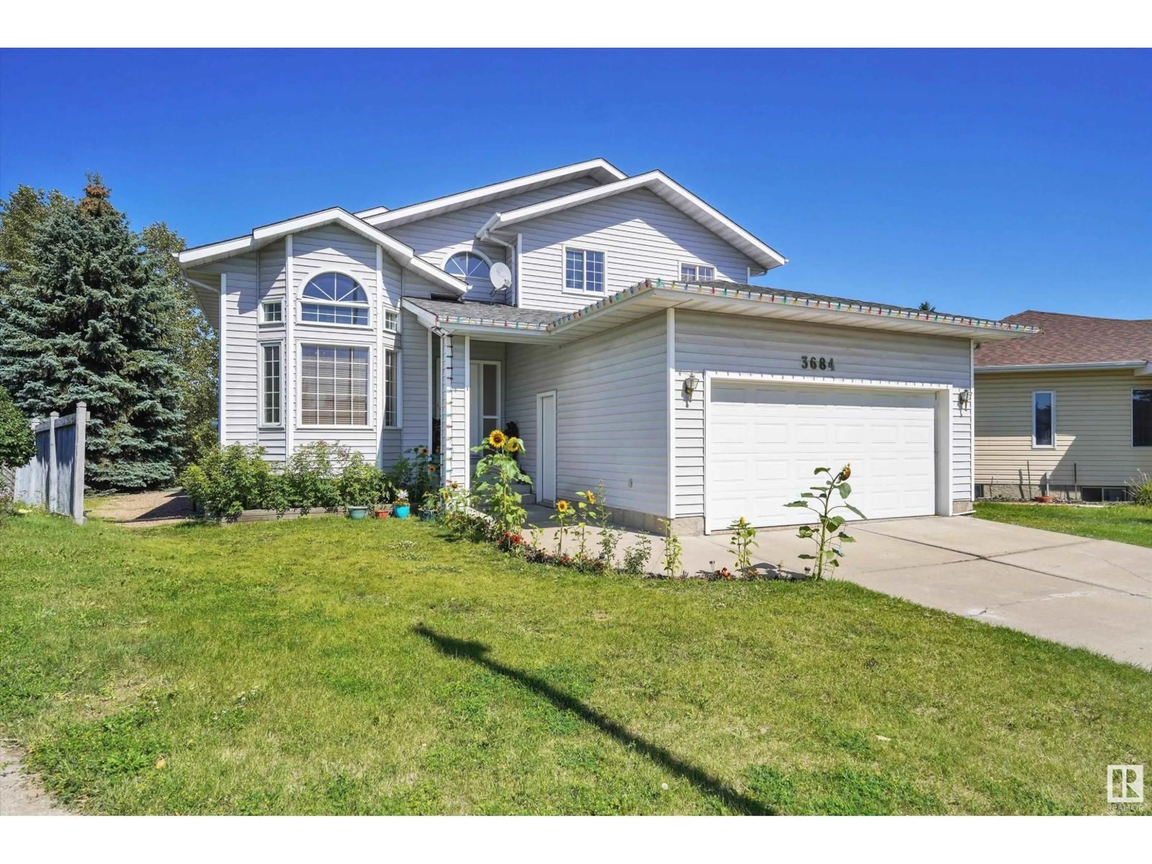 Home with vinyl exterior material, street for NW - 3684 33 ST, Edmonton Alberta T6T1G2