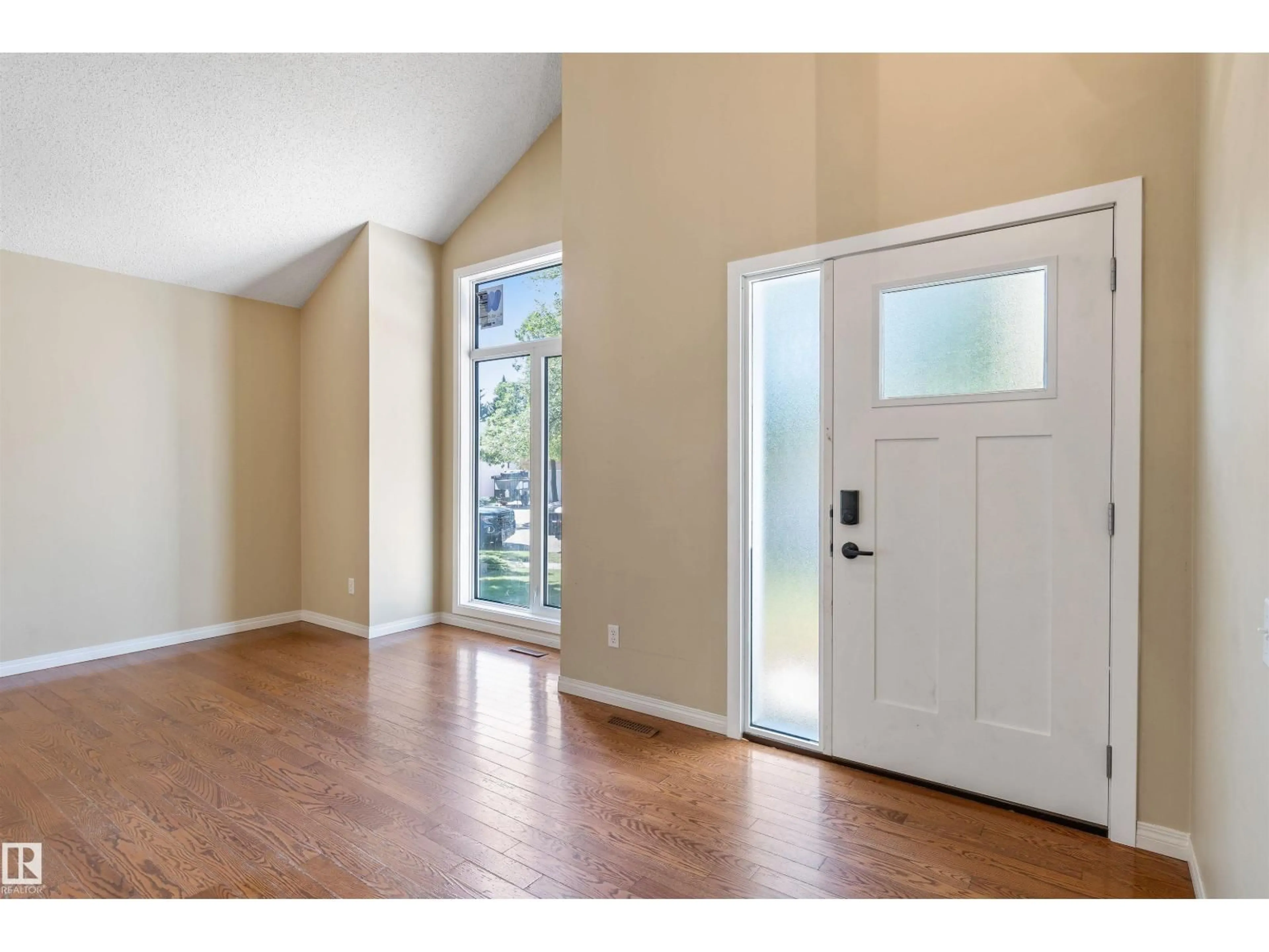 Indoor entryway for 57 DEANE CR, St. Albert Alberta T8N5A2