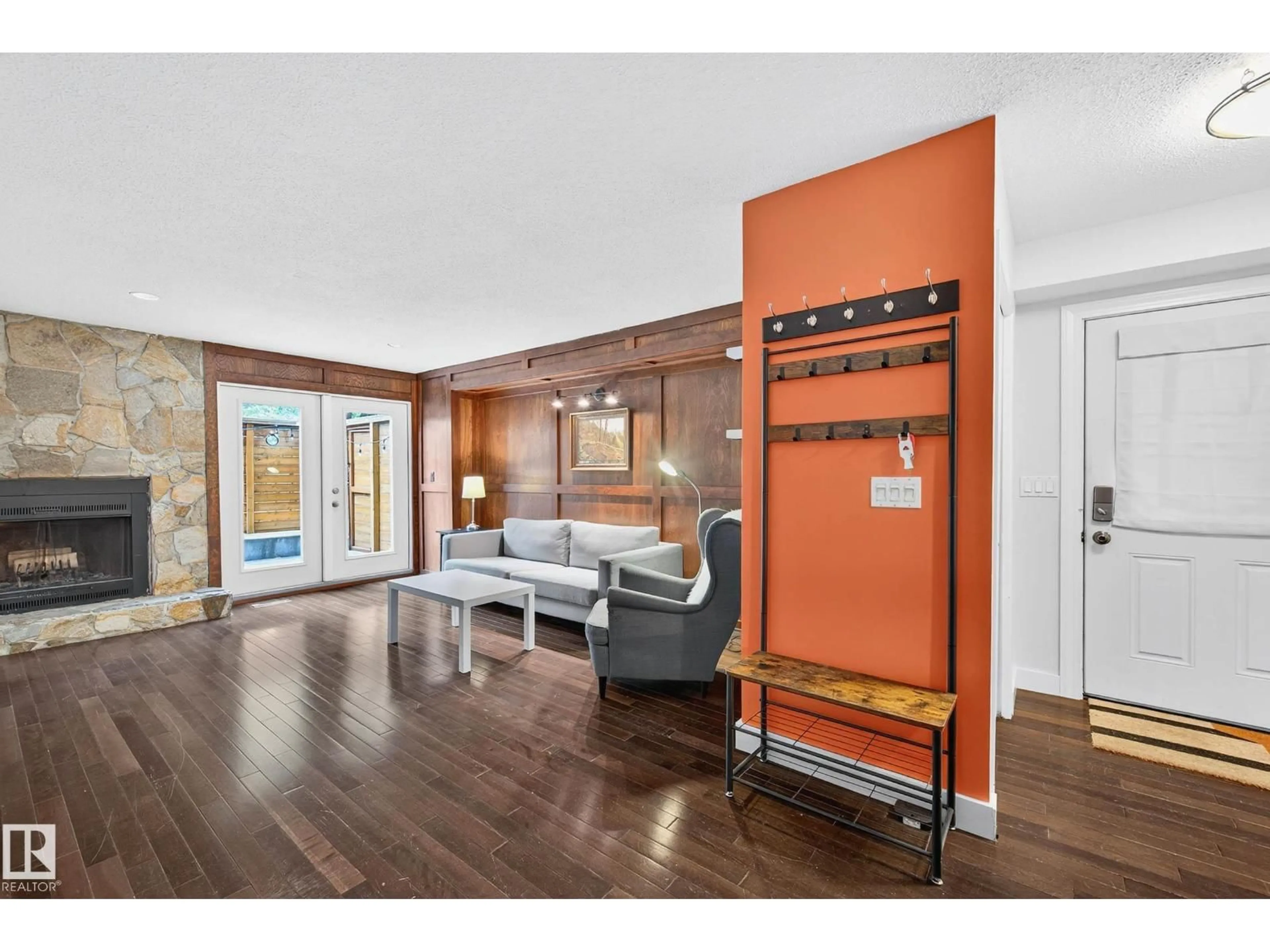 Indoor entryway for NW - 10348A 121 ST, Edmonton Alberta T5N1K8