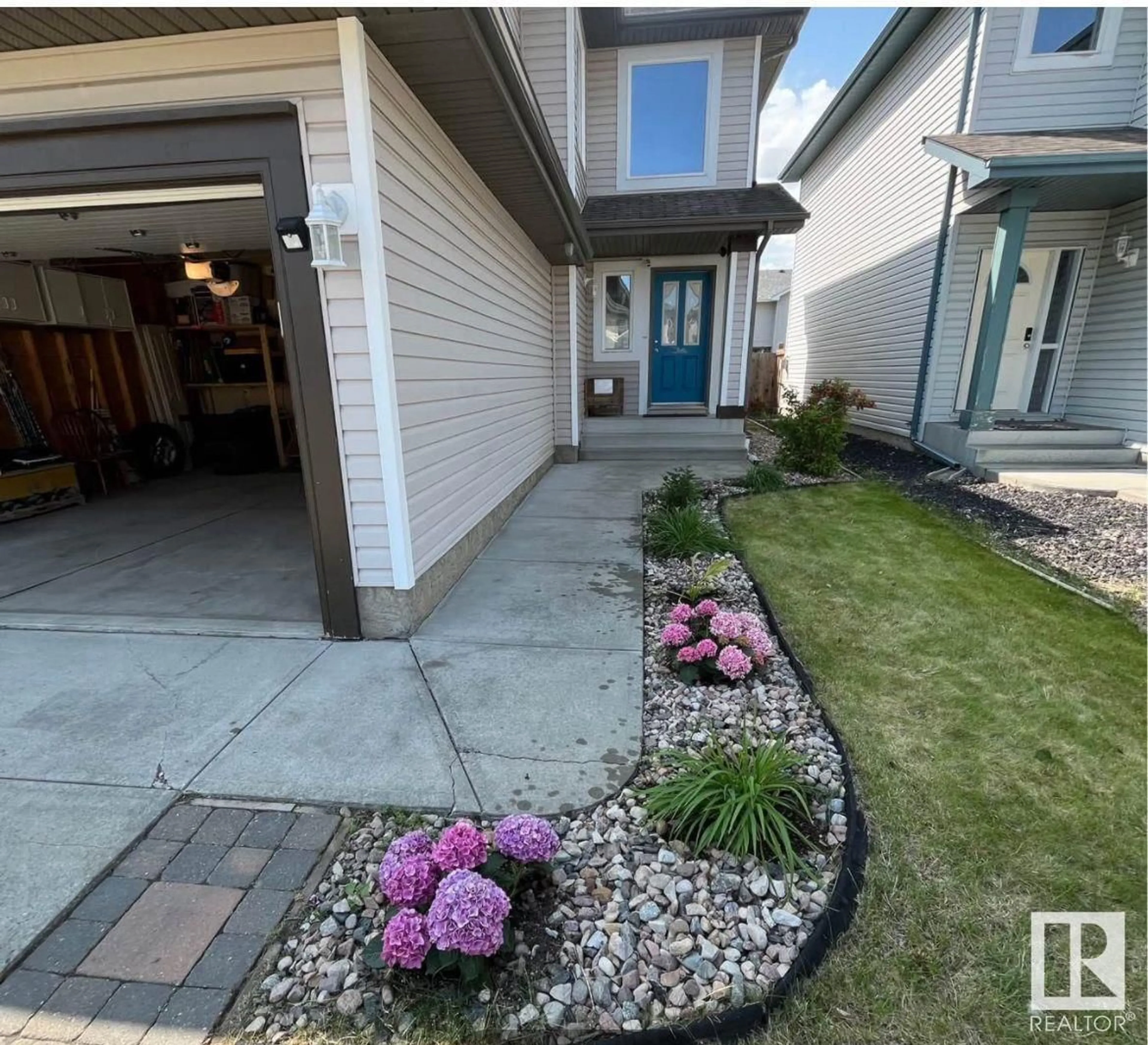 Indoor entryway for 3811 MCLEAN CL, Edmonton Alberta T6W1R4
