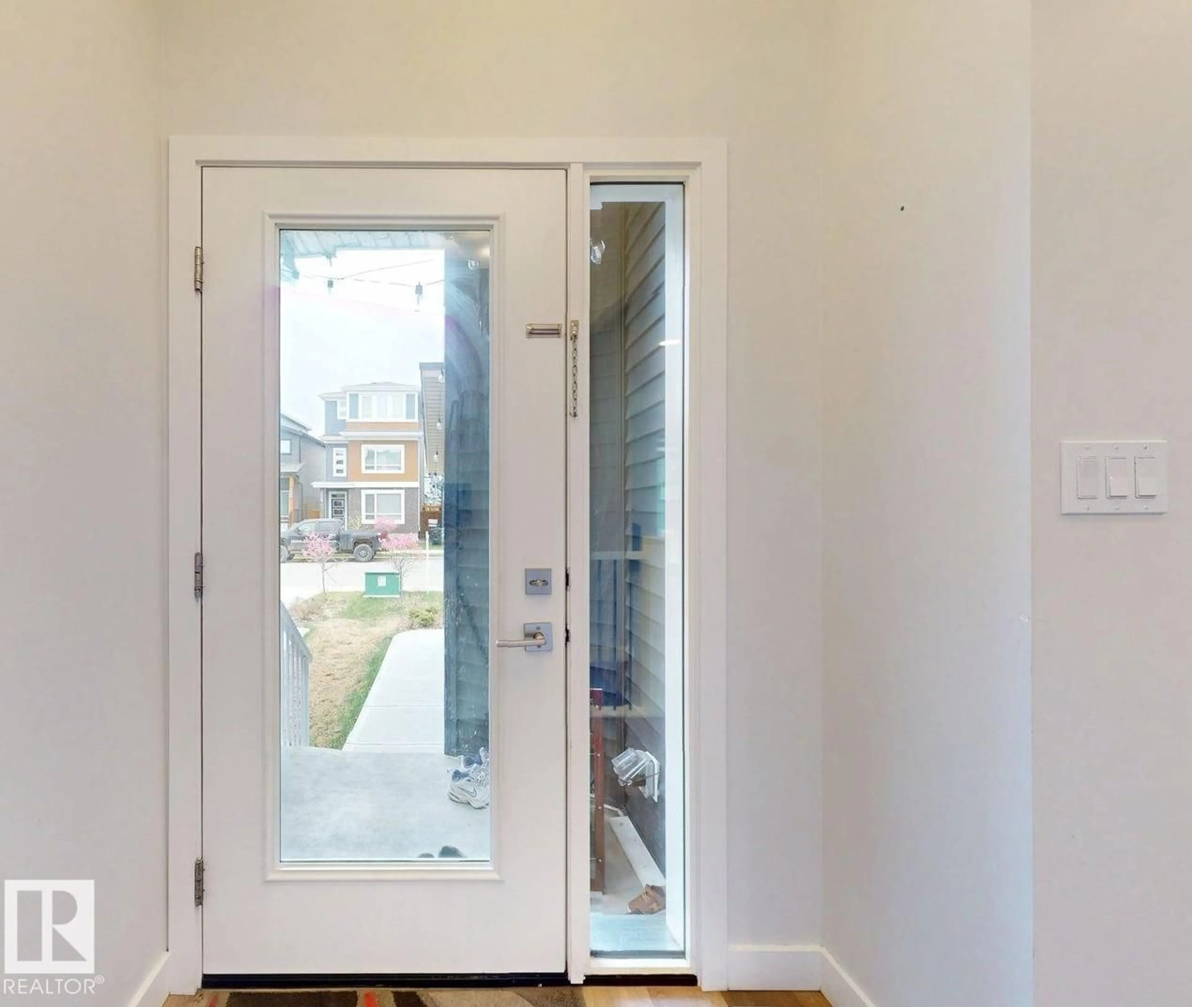 Indoor entryway for 1143 PLUM LN, Edmonton Alberta T6X3A6