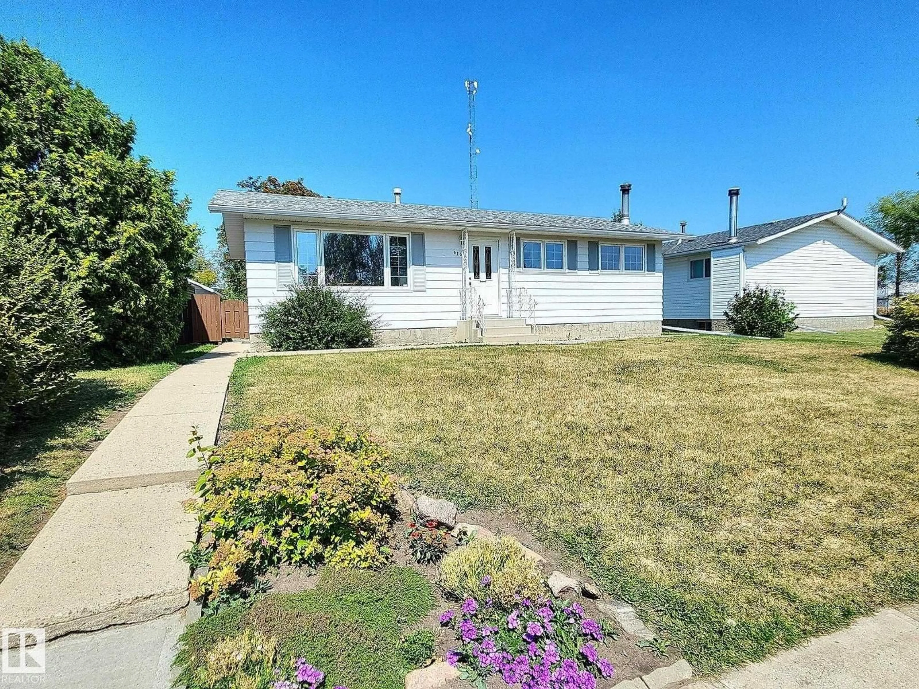 Home with vinyl exterior material, street for 4106 48 AV, St. Paul Town Alberta T0A3A2