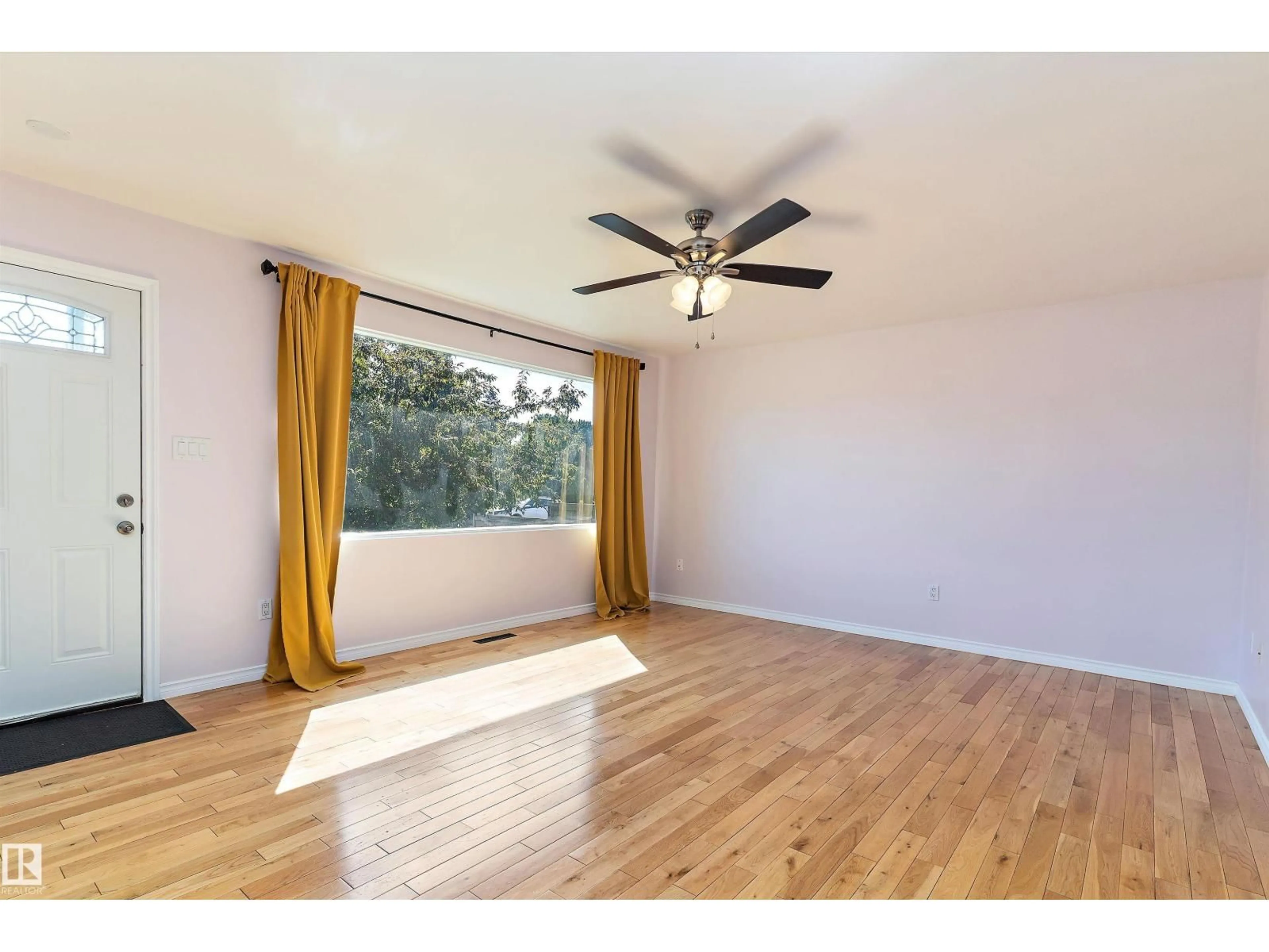 A pic of a room for NW - 12736 135 ST, Edmonton Alberta T5L1Y2