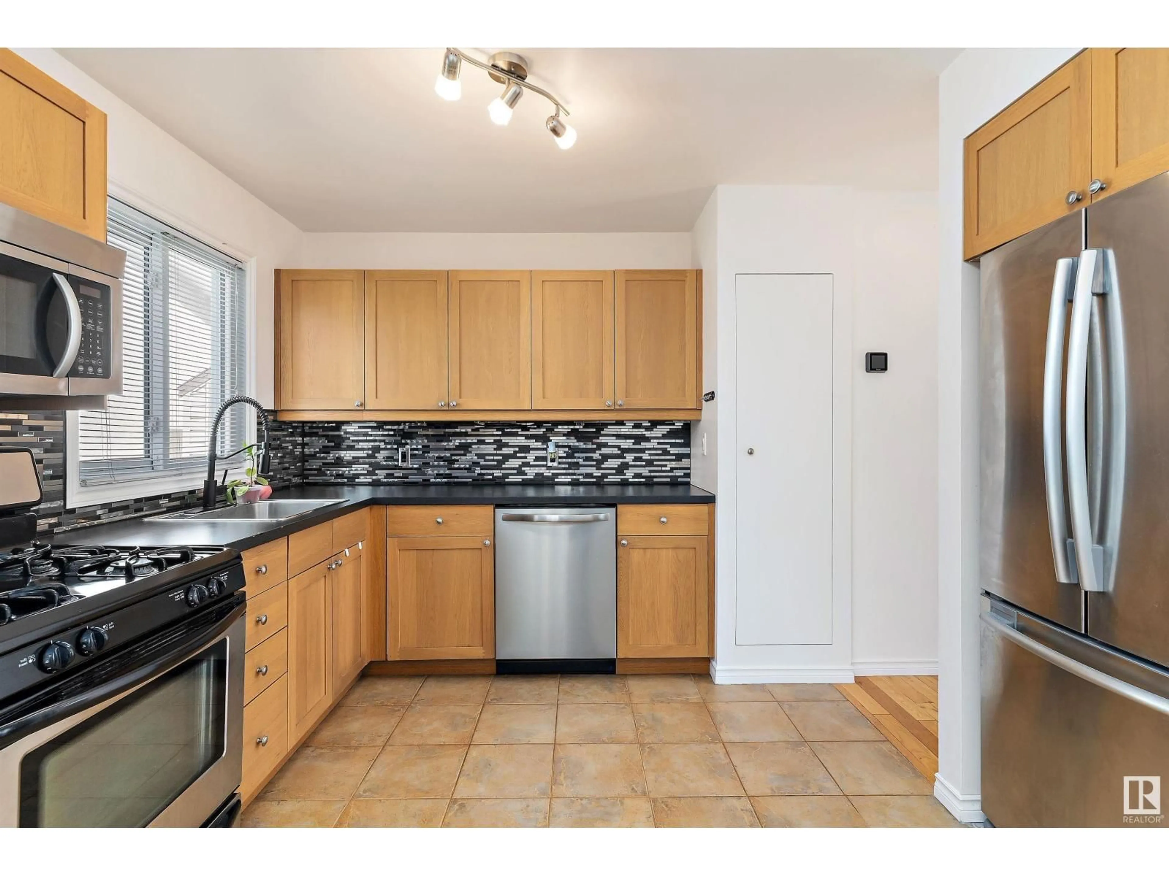 Standard kitchen, ceramic/tile floor for NW - 12736 135 ST, Edmonton Alberta T5L1Y2