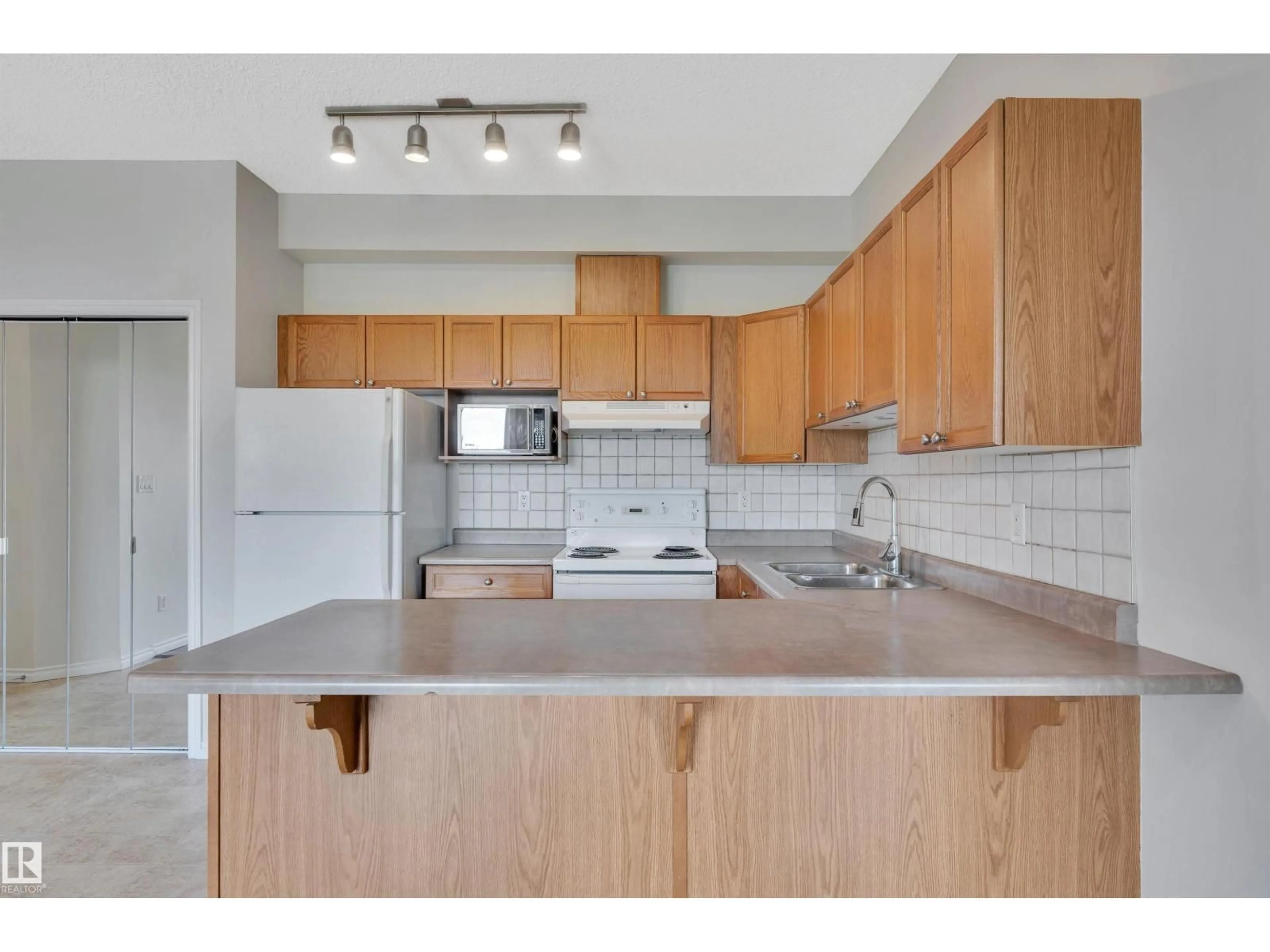 Standard kitchen, unknown for #308 - 10118 95 ST, Edmonton Alberta T5H4R6