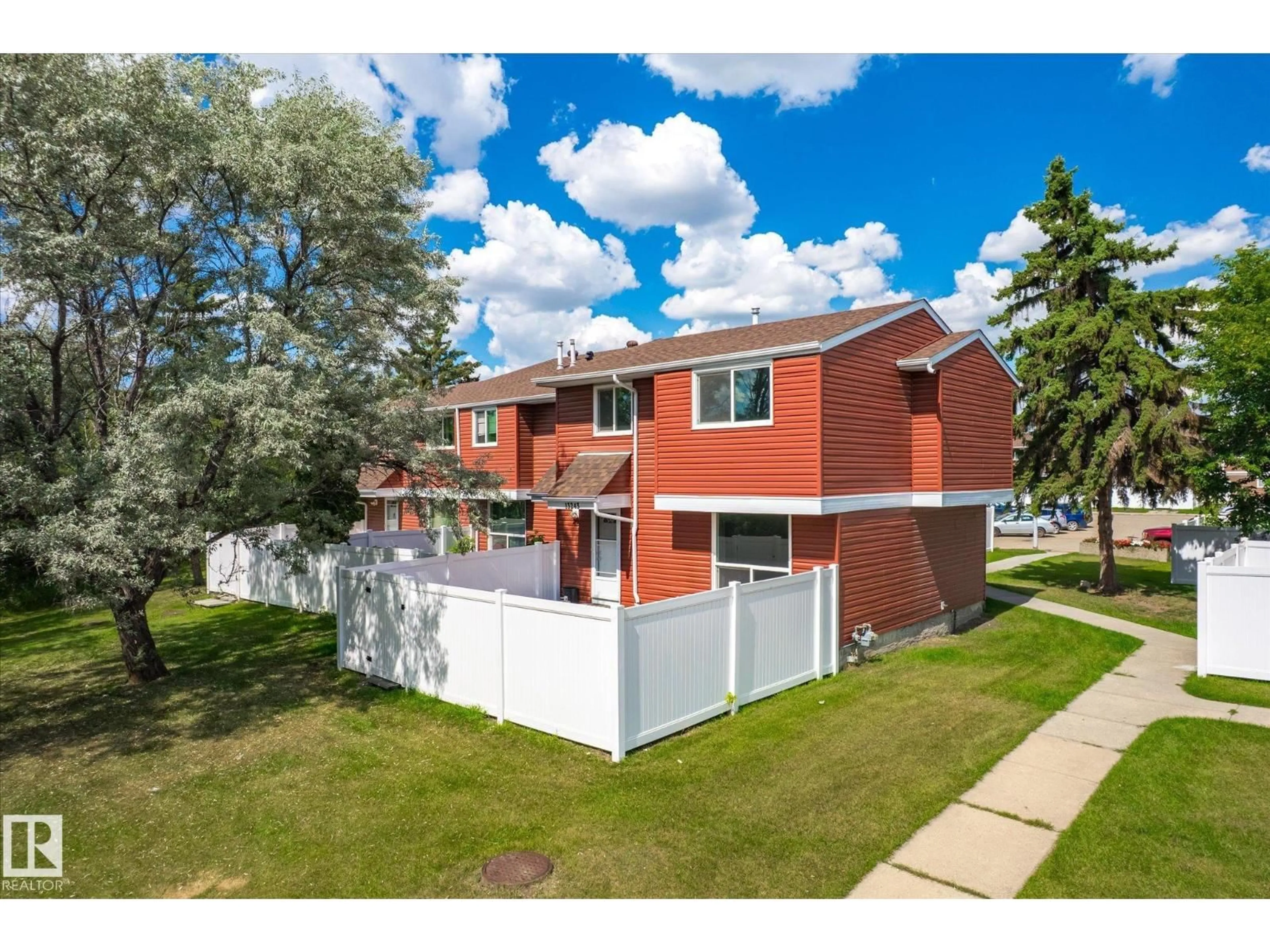 A pic from outside/outdoor area/front of a property/back of a property/a pic from drone, street for NW - 13243 47 ST, Edmonton Alberta T5A3L5