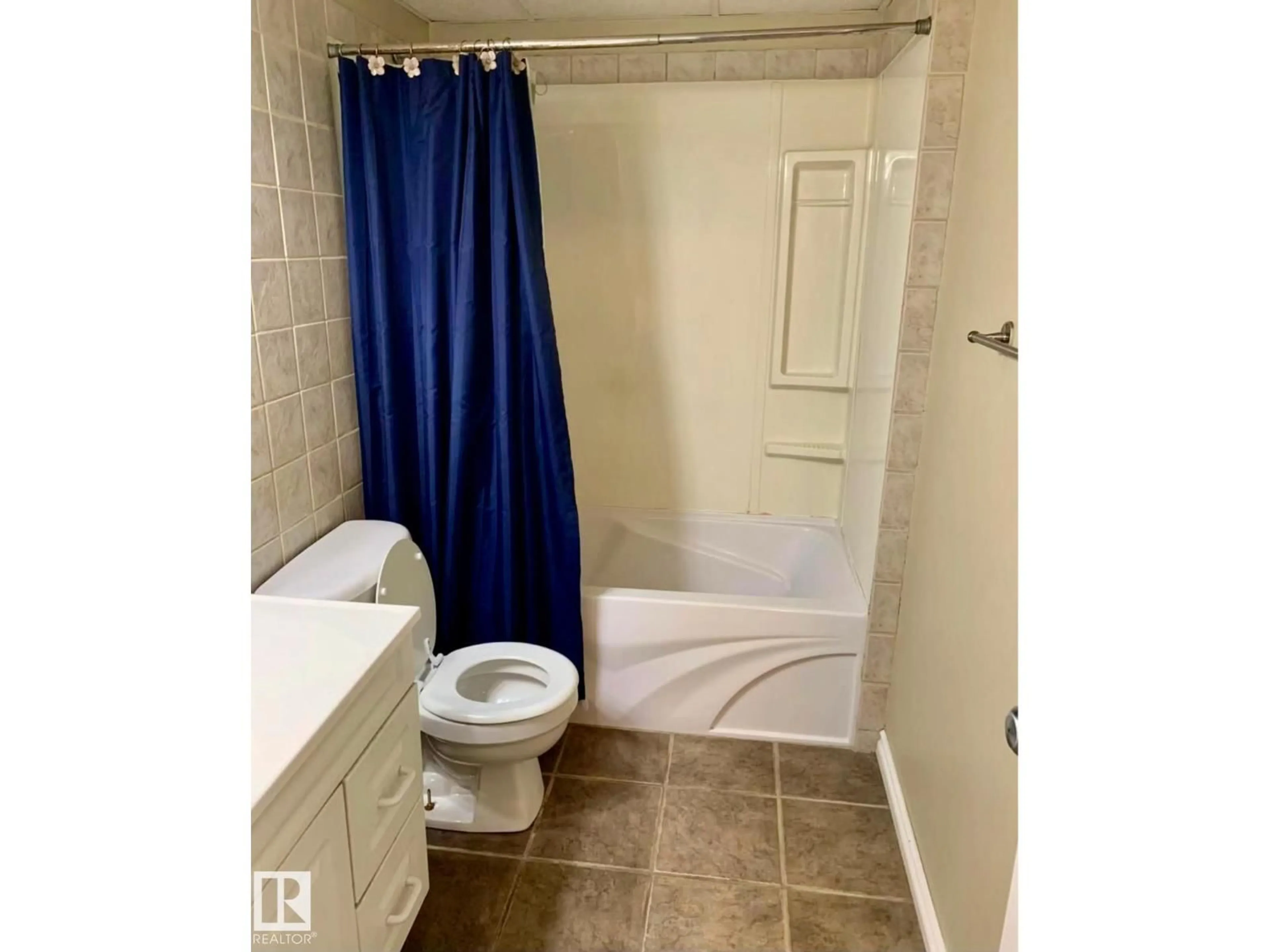 Standard bathroom, unknown for 4901 50 ST, Drayton Valley Alberta T7A1J5