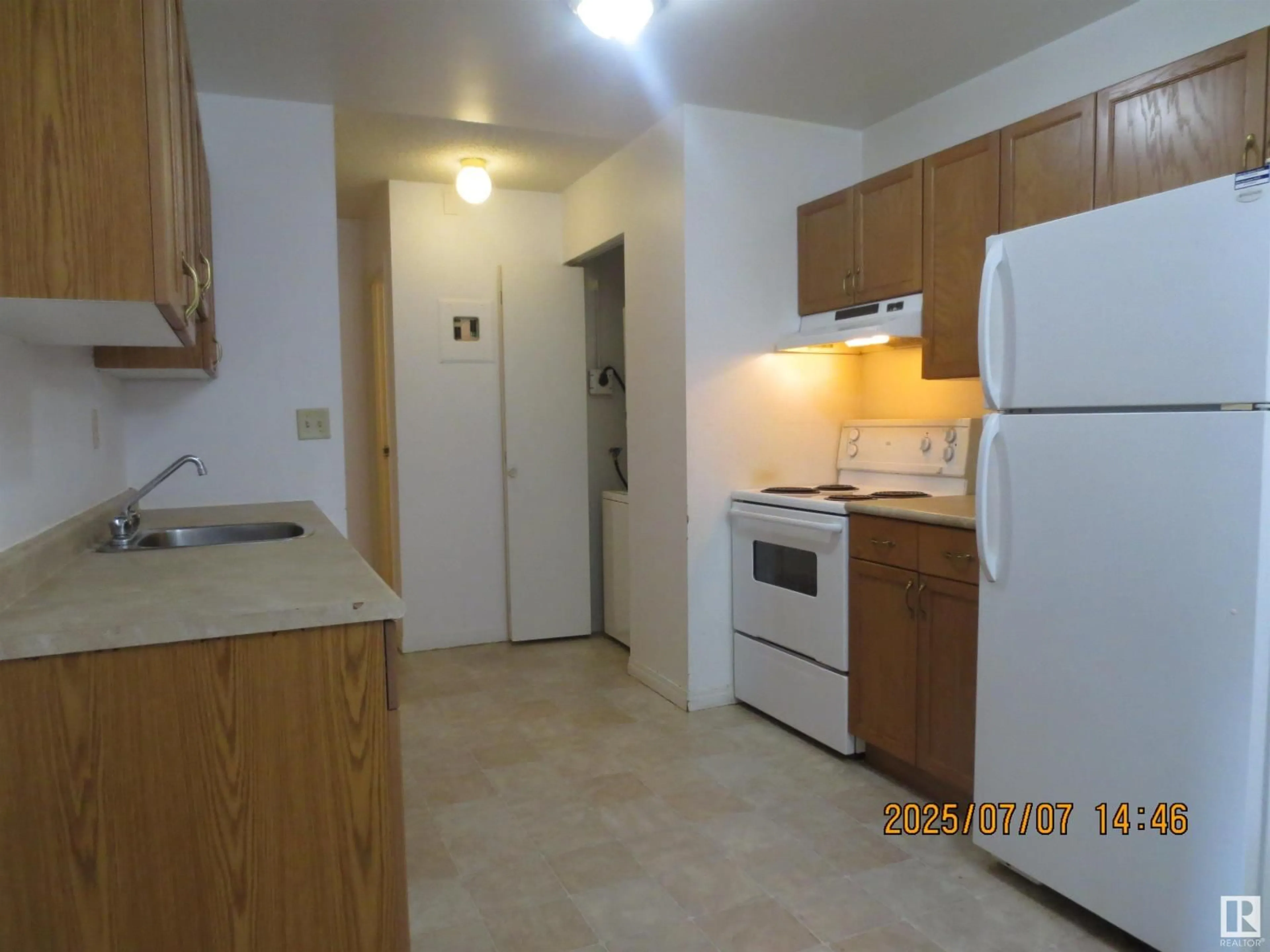 Standard kitchen, unknown for #807 - 10145 109 STREET, Edmonton Alberta T5J3P1