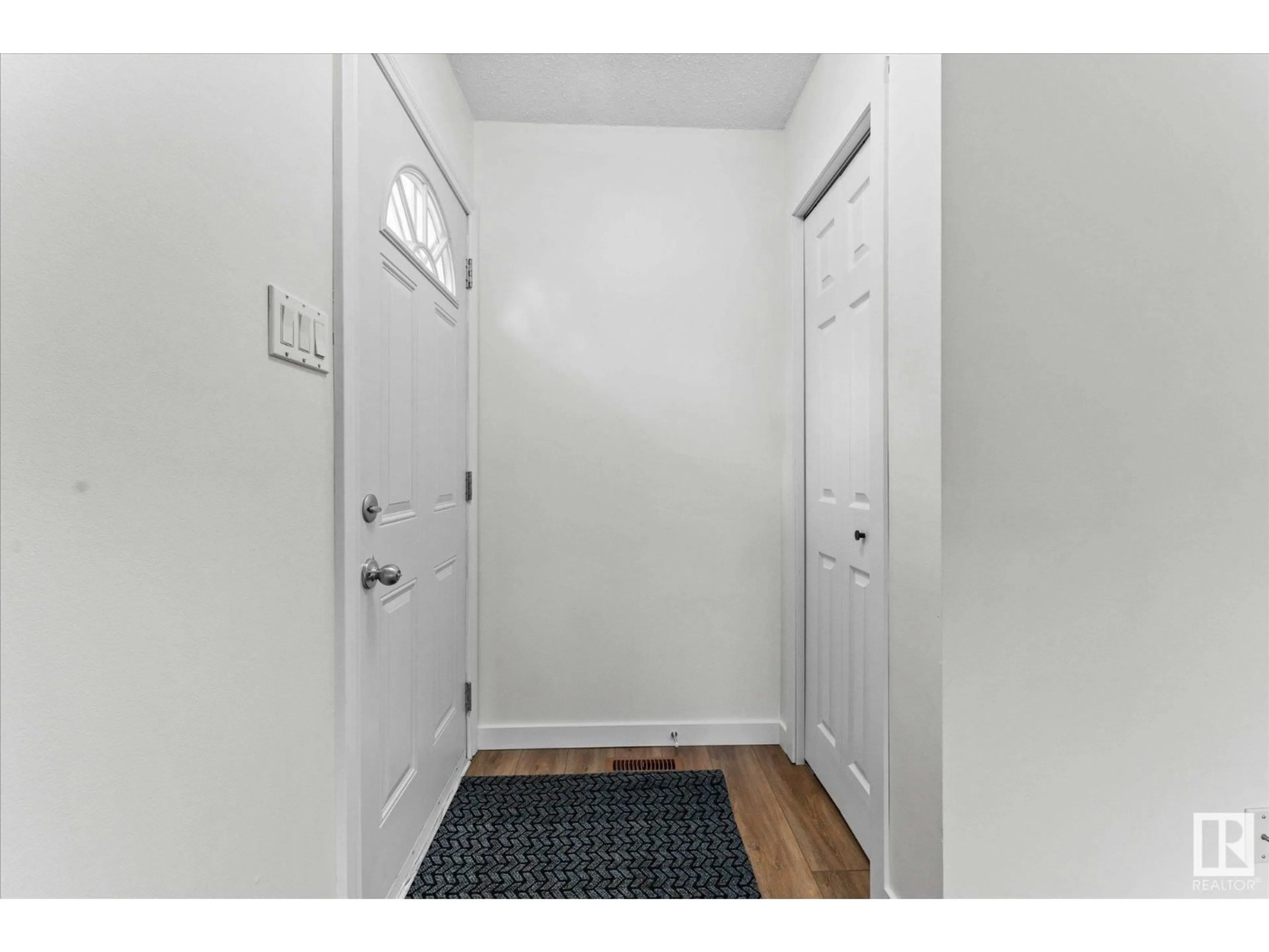Indoor entryway for 13 GLORY HILLS DR, Stony Plain Alberta T7Z1H5