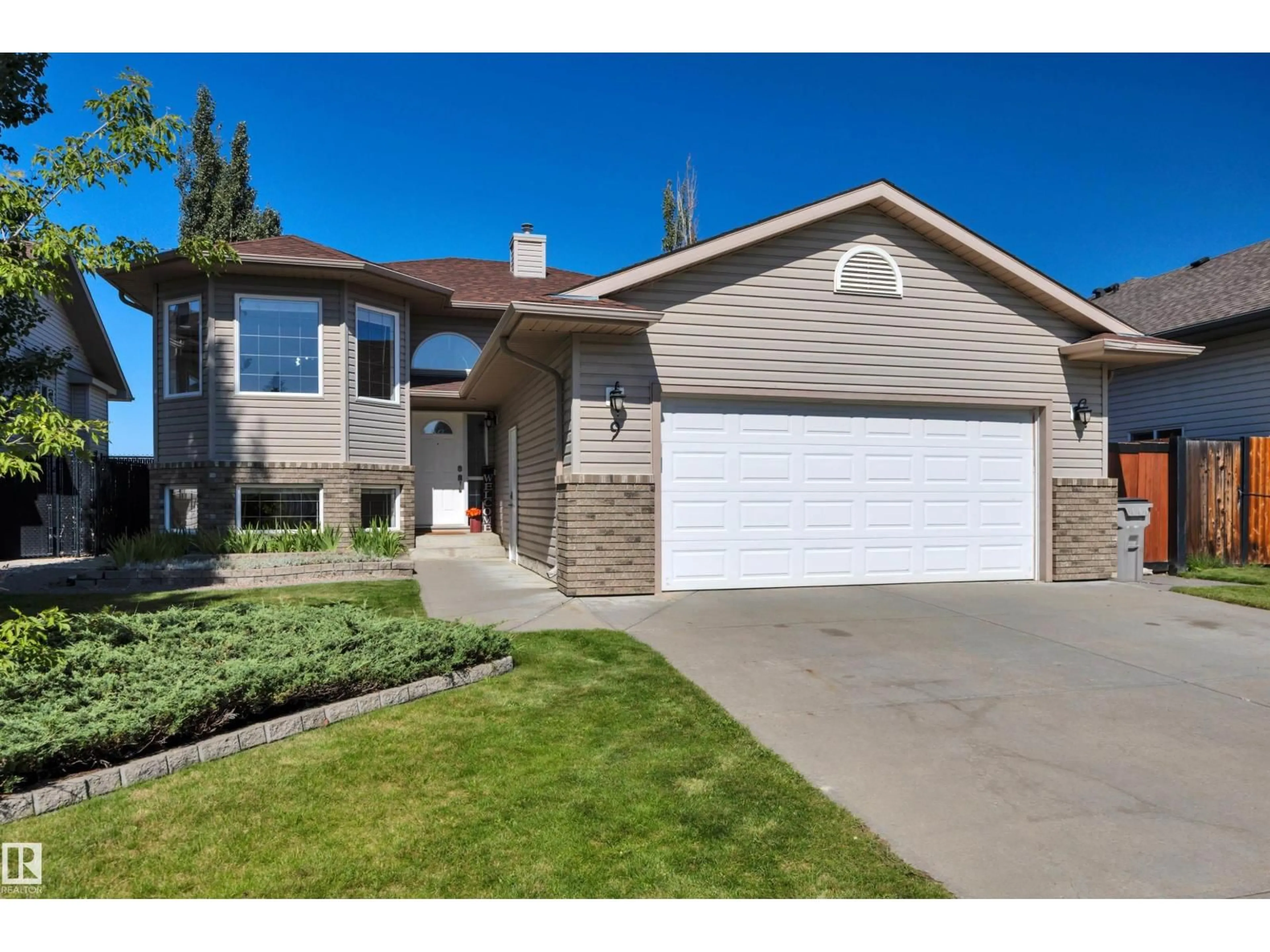 Home with vinyl exterior material, street for 9 WESTVIEW DRIVE, Calmar Alberta T0C0V0
