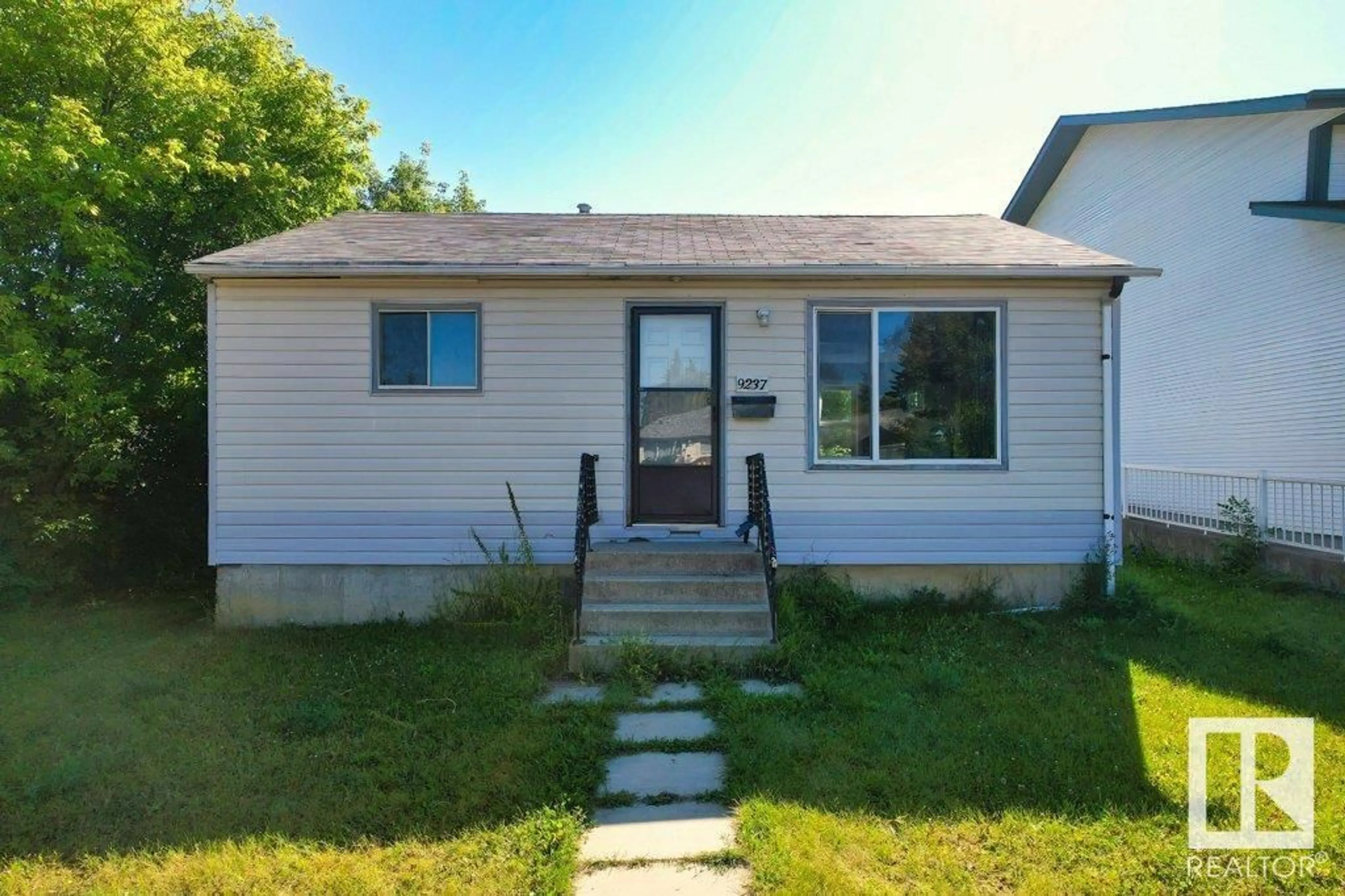 Home with vinyl exterior material, street for 9237 151 ST, Edmonton Alberta T5R1J8
